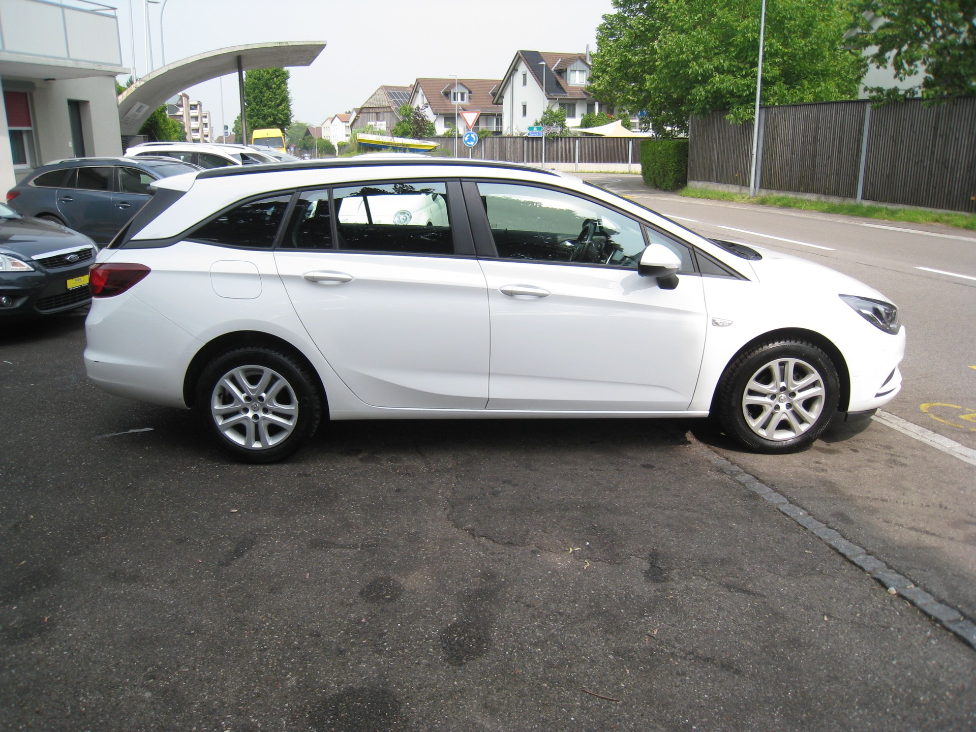 OPEL Astra Sports Tourer 1.4i Turbo 120 Years Edition-image-3