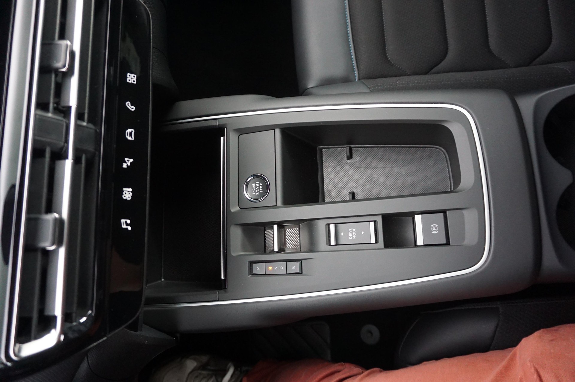 CITROEN C5 Aircross 1.6 Plug-in Hybrid Swiss Edition-image-14