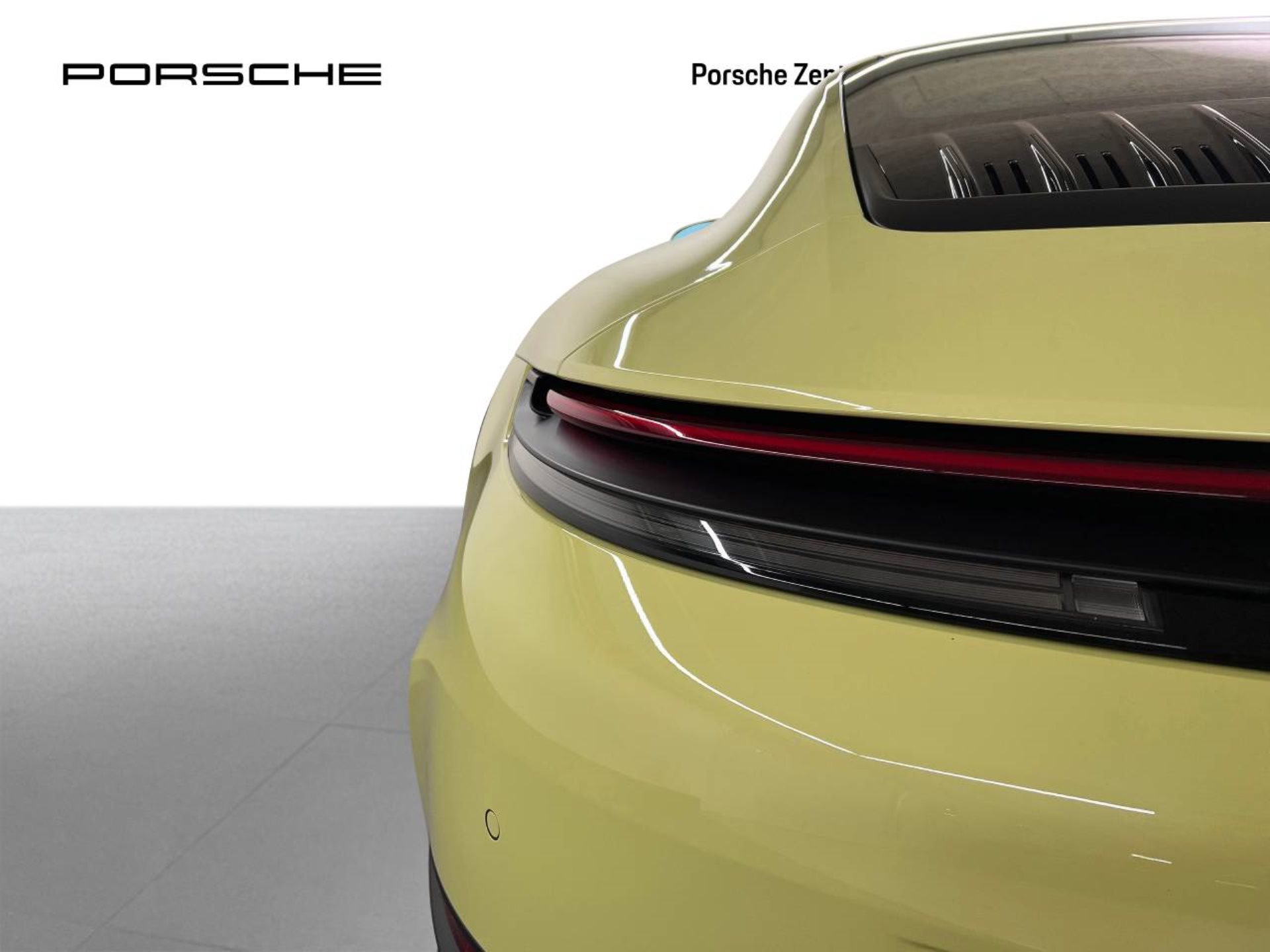 PORSCHE 911 Carrera-image-12