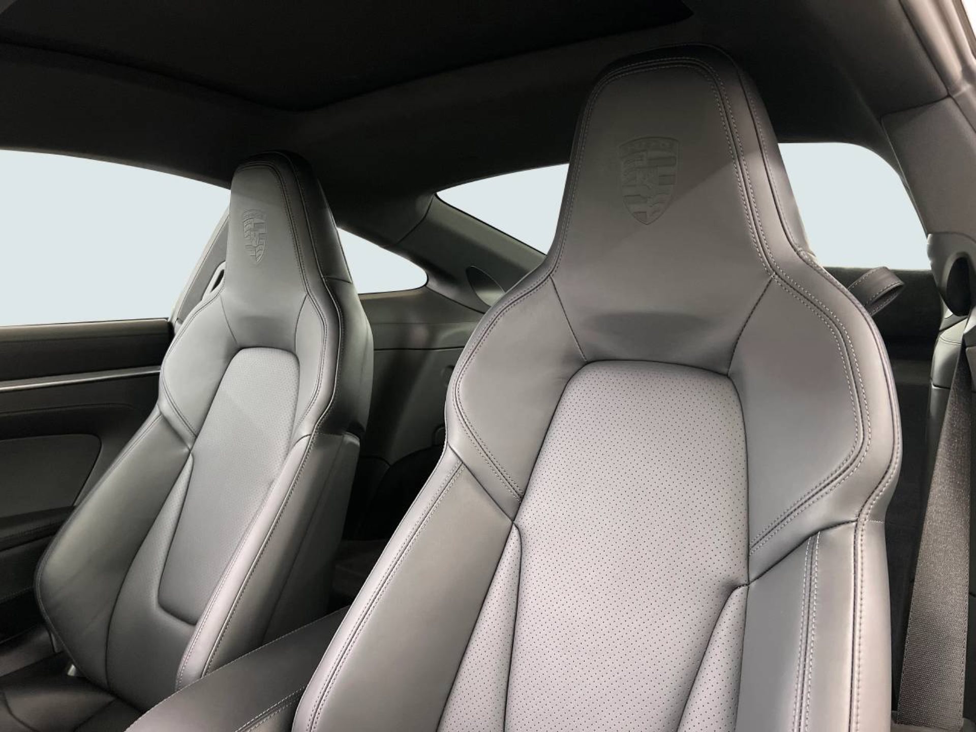 PORSCHE 911 Carrera-image-4