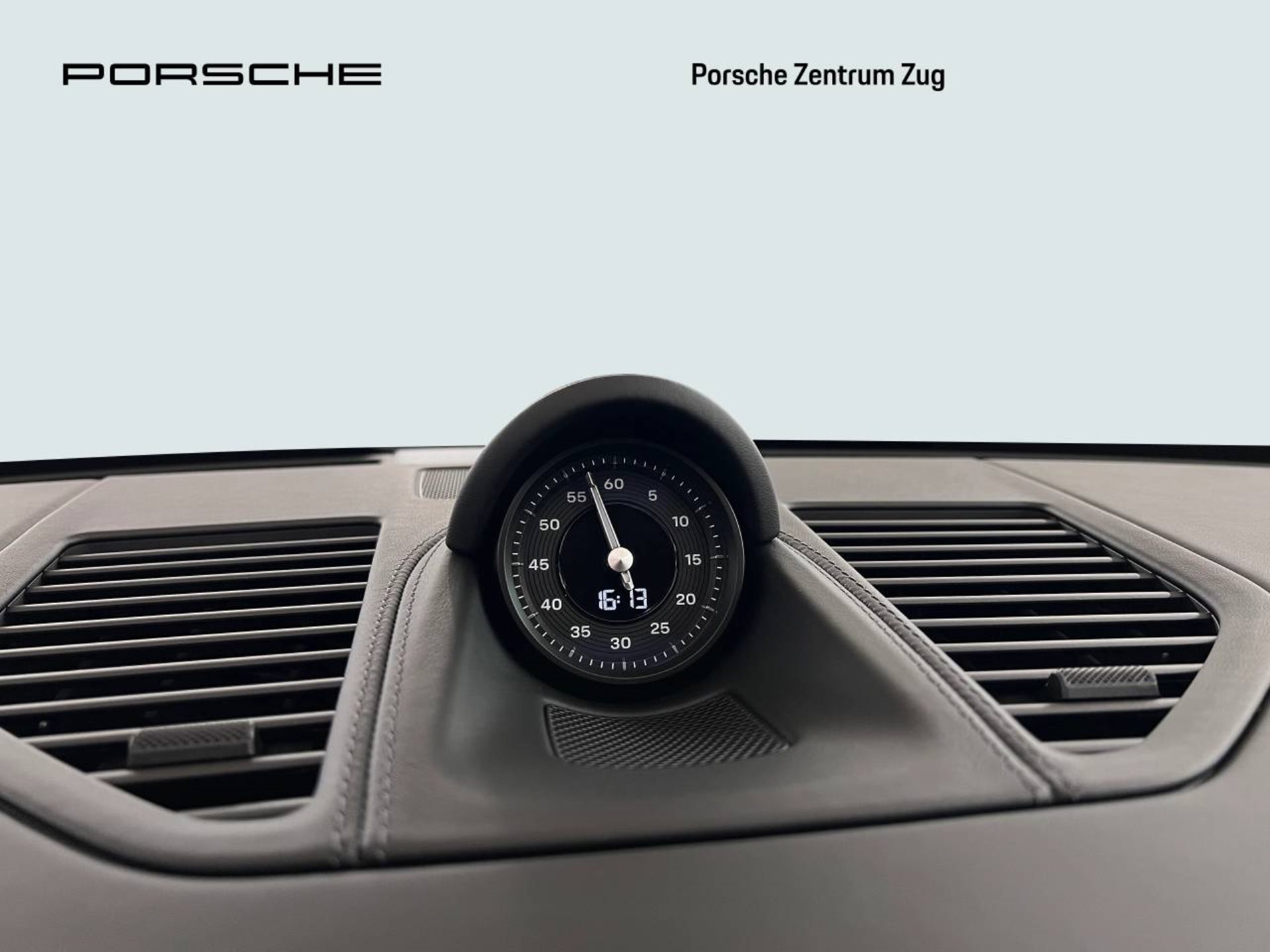 PORSCHE 911 Carrera-image-26