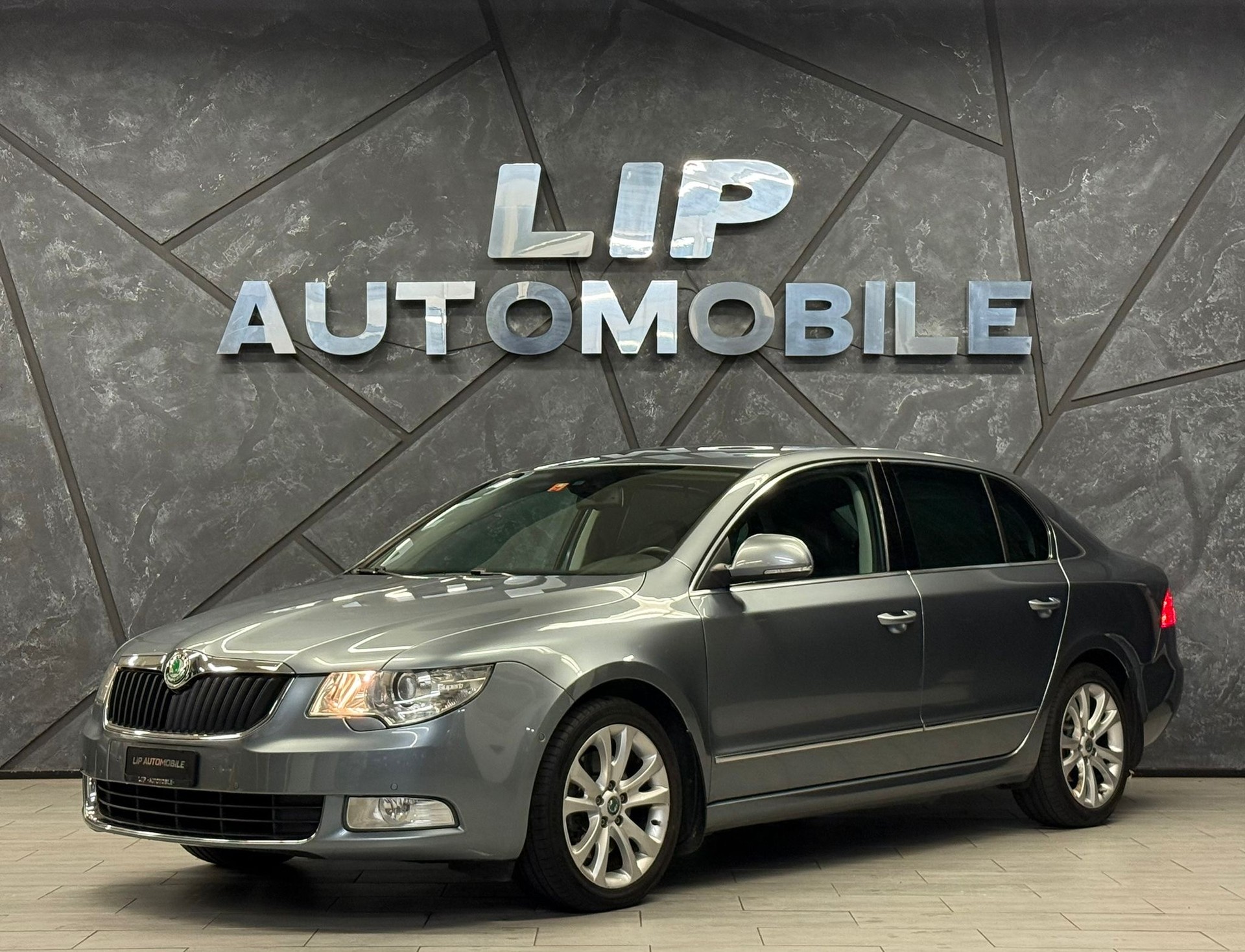 SKODA Superb 2.0 TDi Ambition DSG-image-0