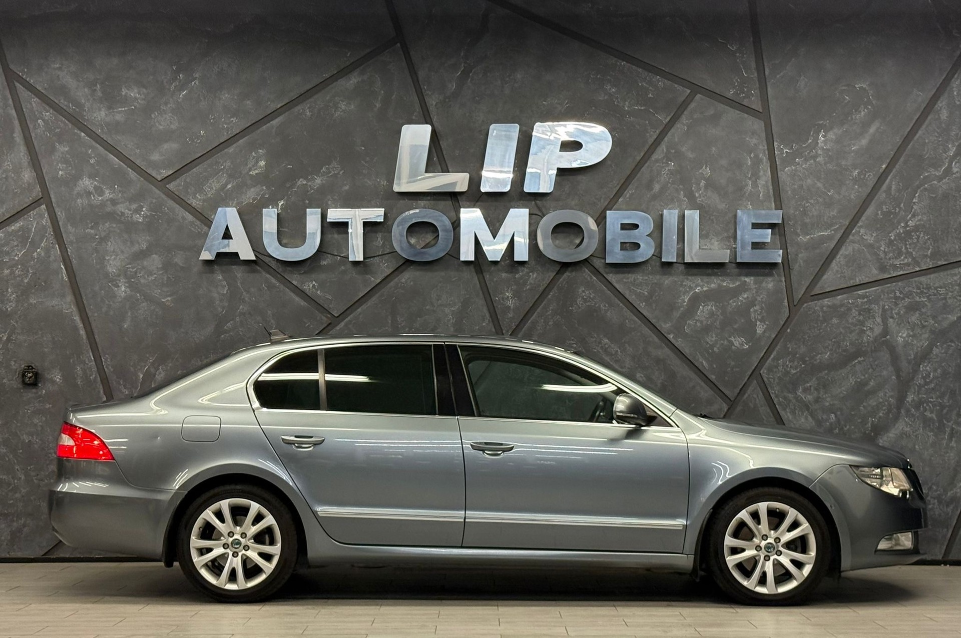 SKODA Superb 2.0 TDi Ambition DSG-image-3