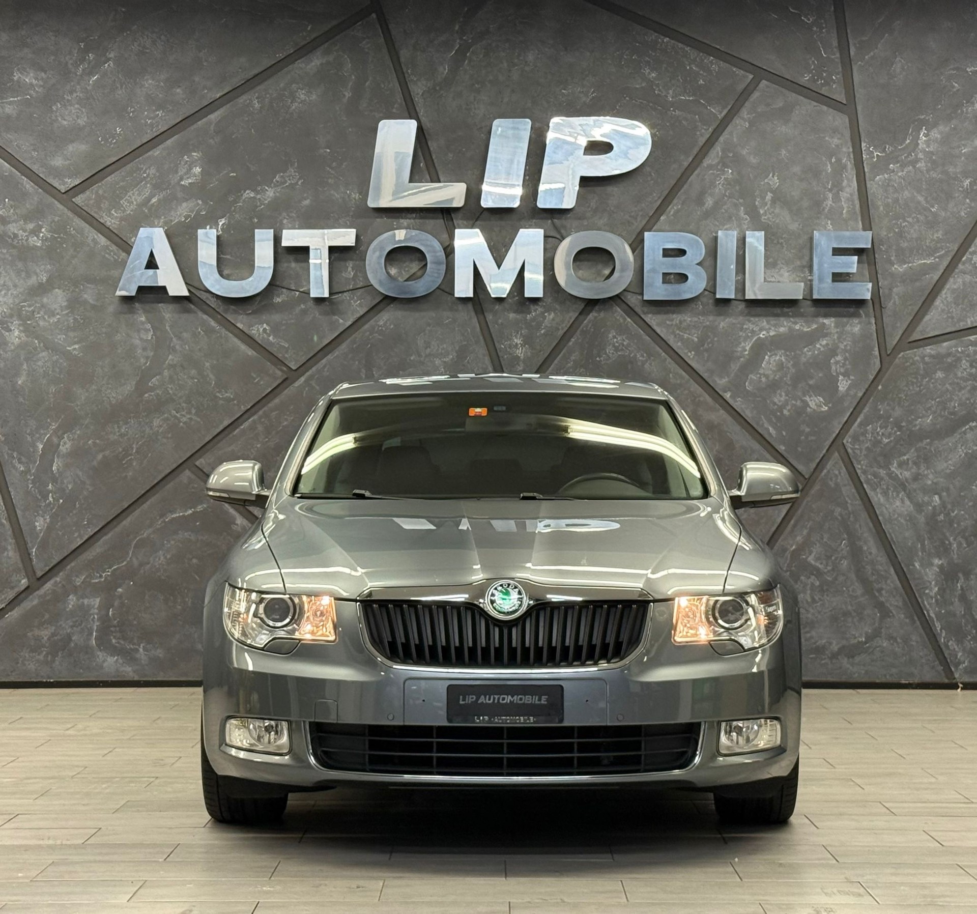 SKODA Superb 2.0 TDi Ambition DSG-image-1