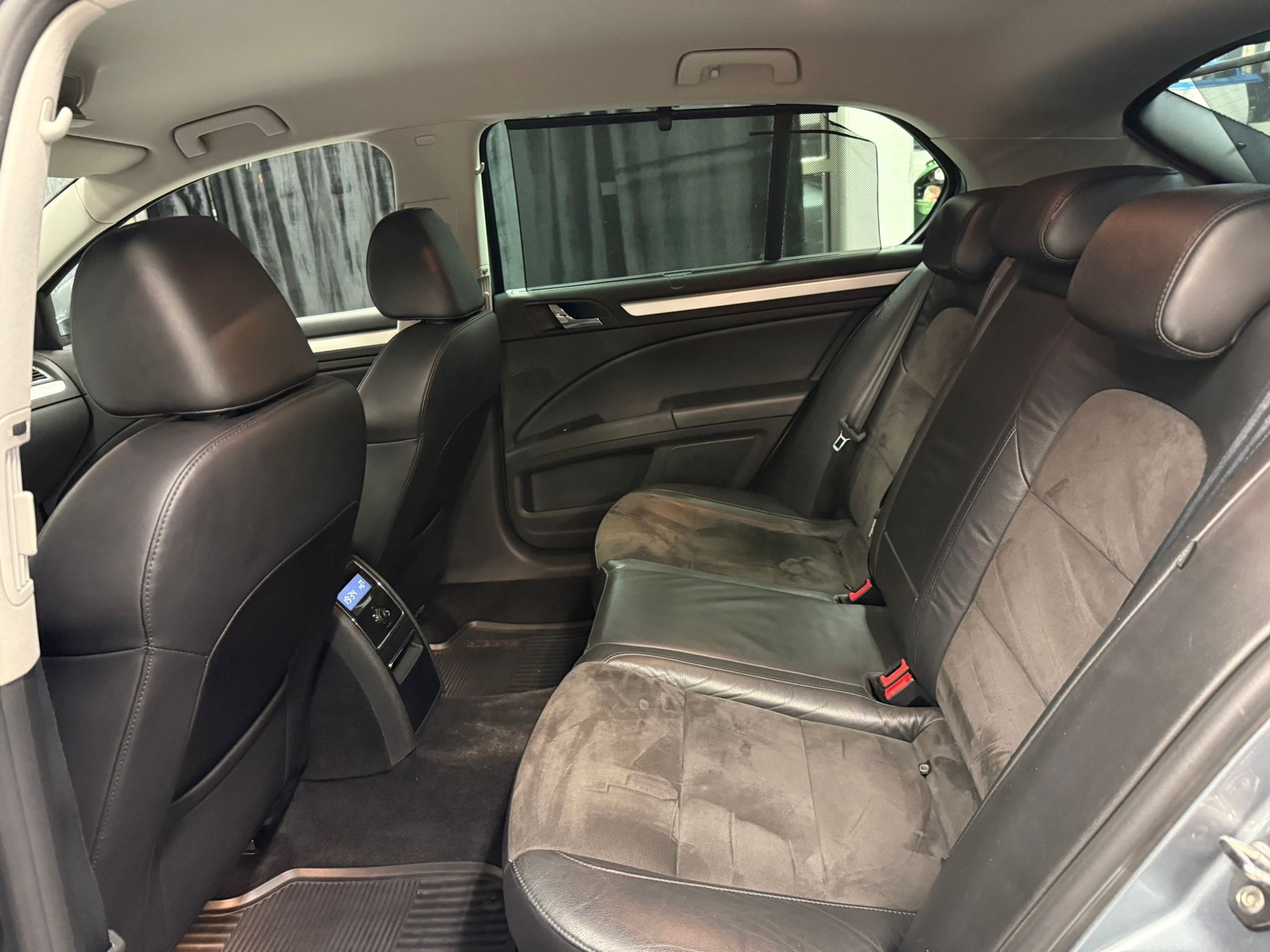 SKODA Superb 2.0 TDi Ambition DSG-image-17
