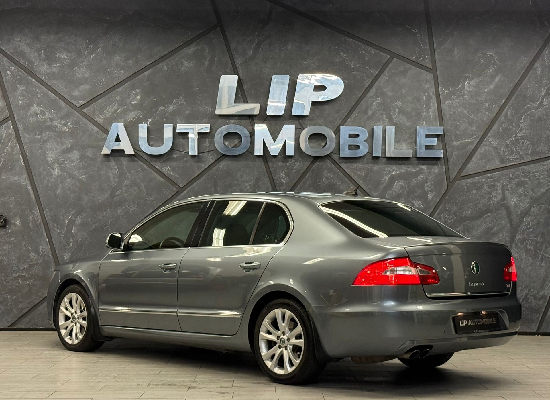 SKODA Superb 2.0 TDi Ambition DSG-image-7
