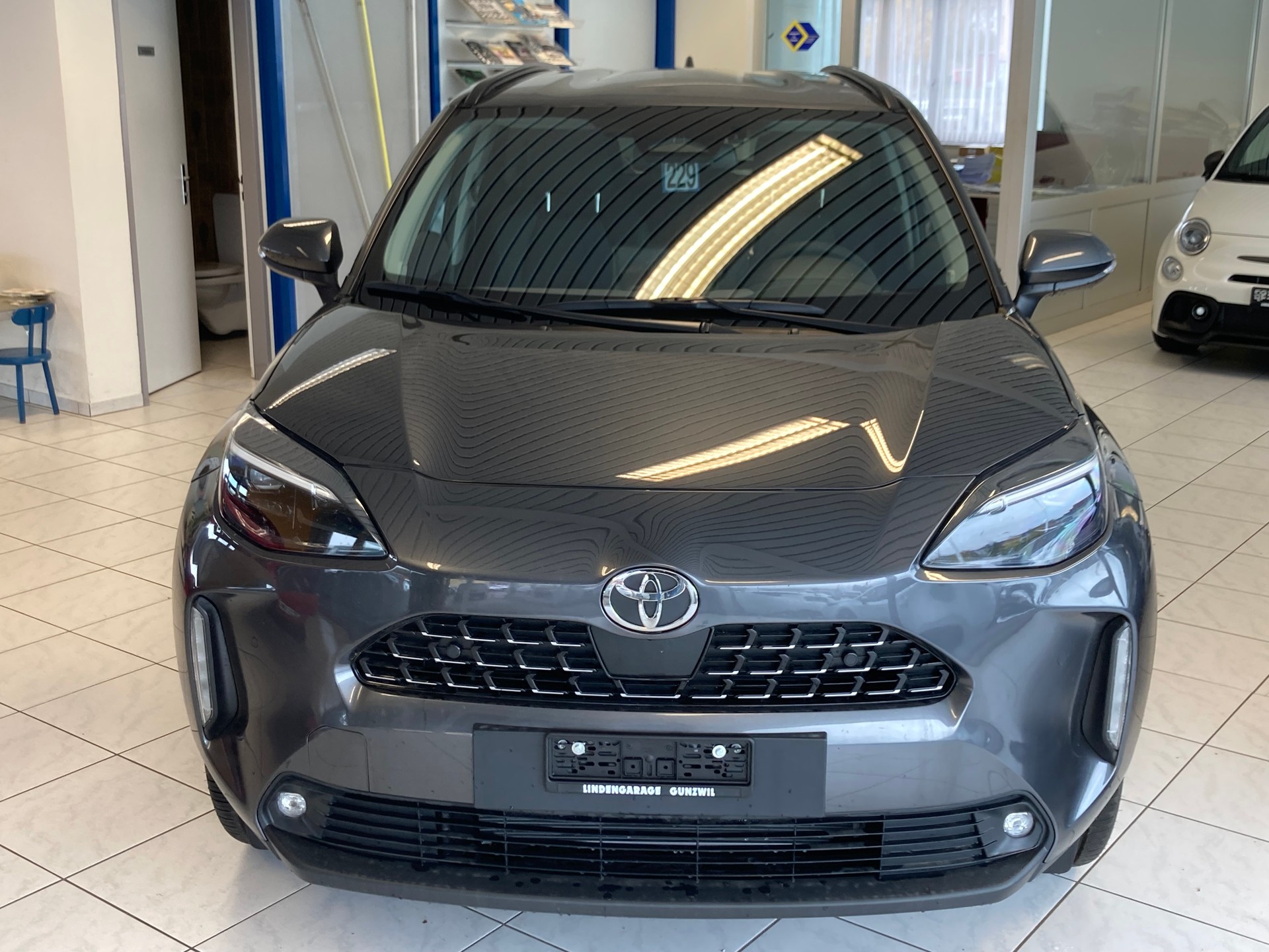 TOYOTA Yaris Cross 1.5 Premium AWDi e-CVT-image-1