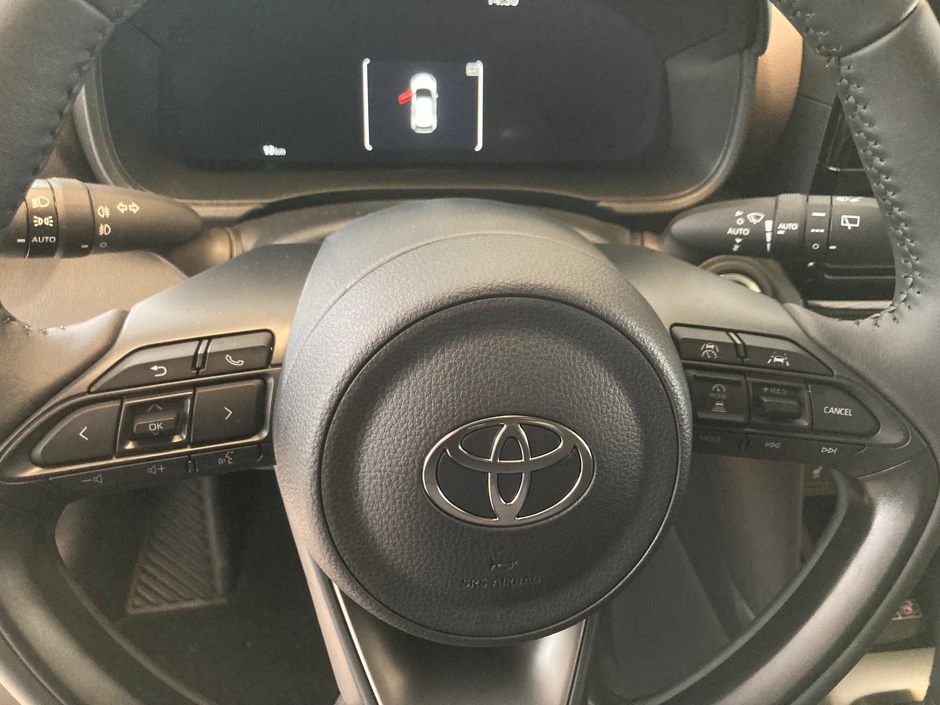 TOYOTA Yaris Cross 1.5 Premium AWDi e-CVT-image-8