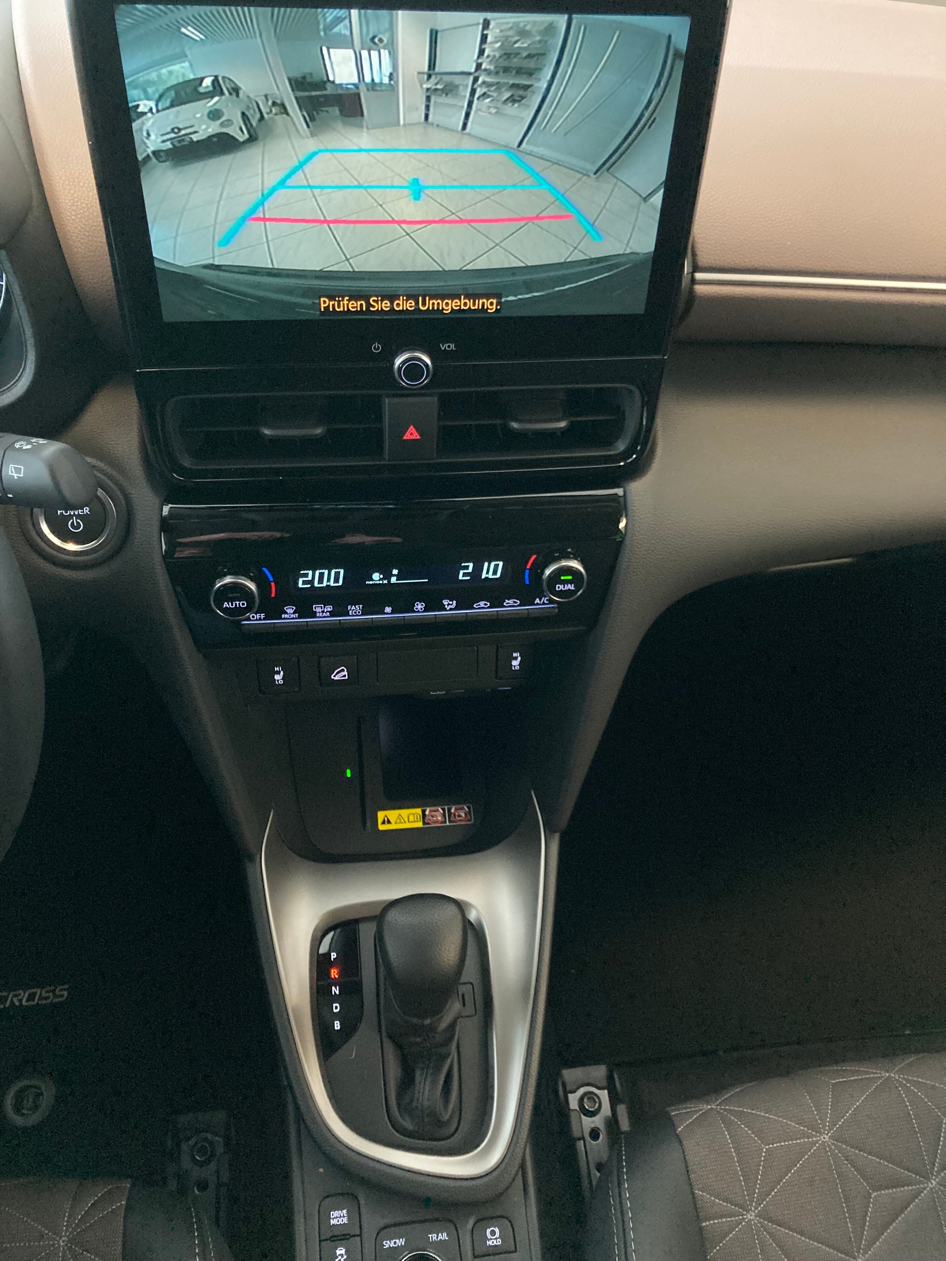TOYOTA Yaris Cross 1.5 Premium AWDi e-CVT-image-4