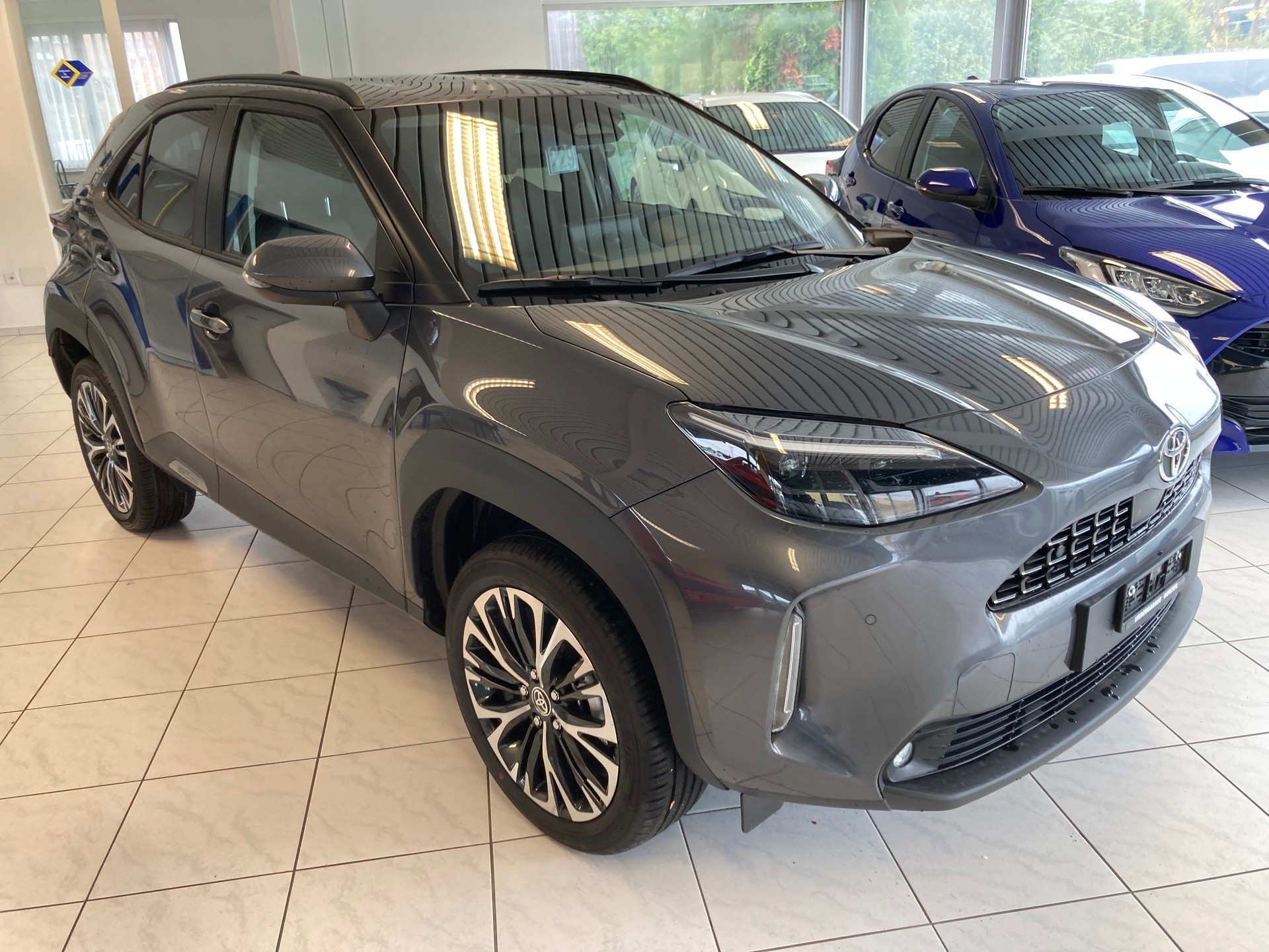 TOYOTA Yaris Cross 1.5 Premium AWDi e-CVT-image-2