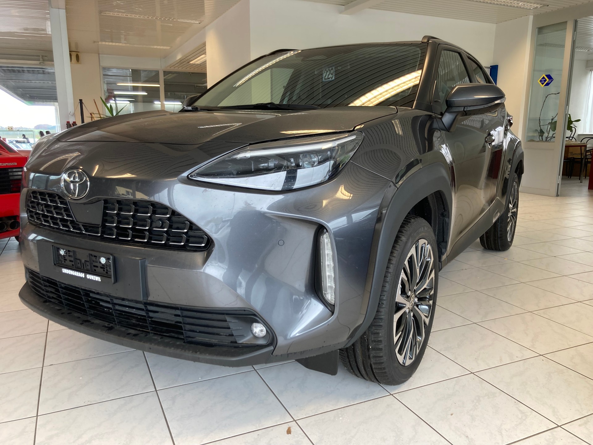 TOYOTA Yaris Cross 1.5 Premium AWDi e-CVT-image-3