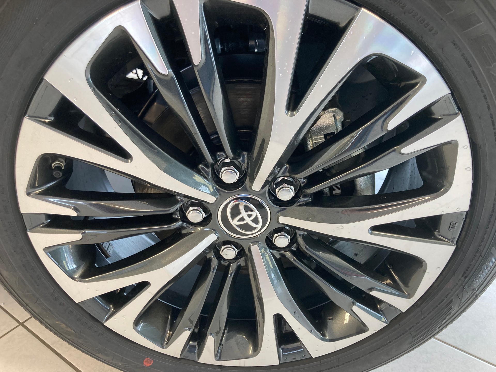 TOYOTA Yaris Cross 1.5 Premium AWDi e-CVT-image-11