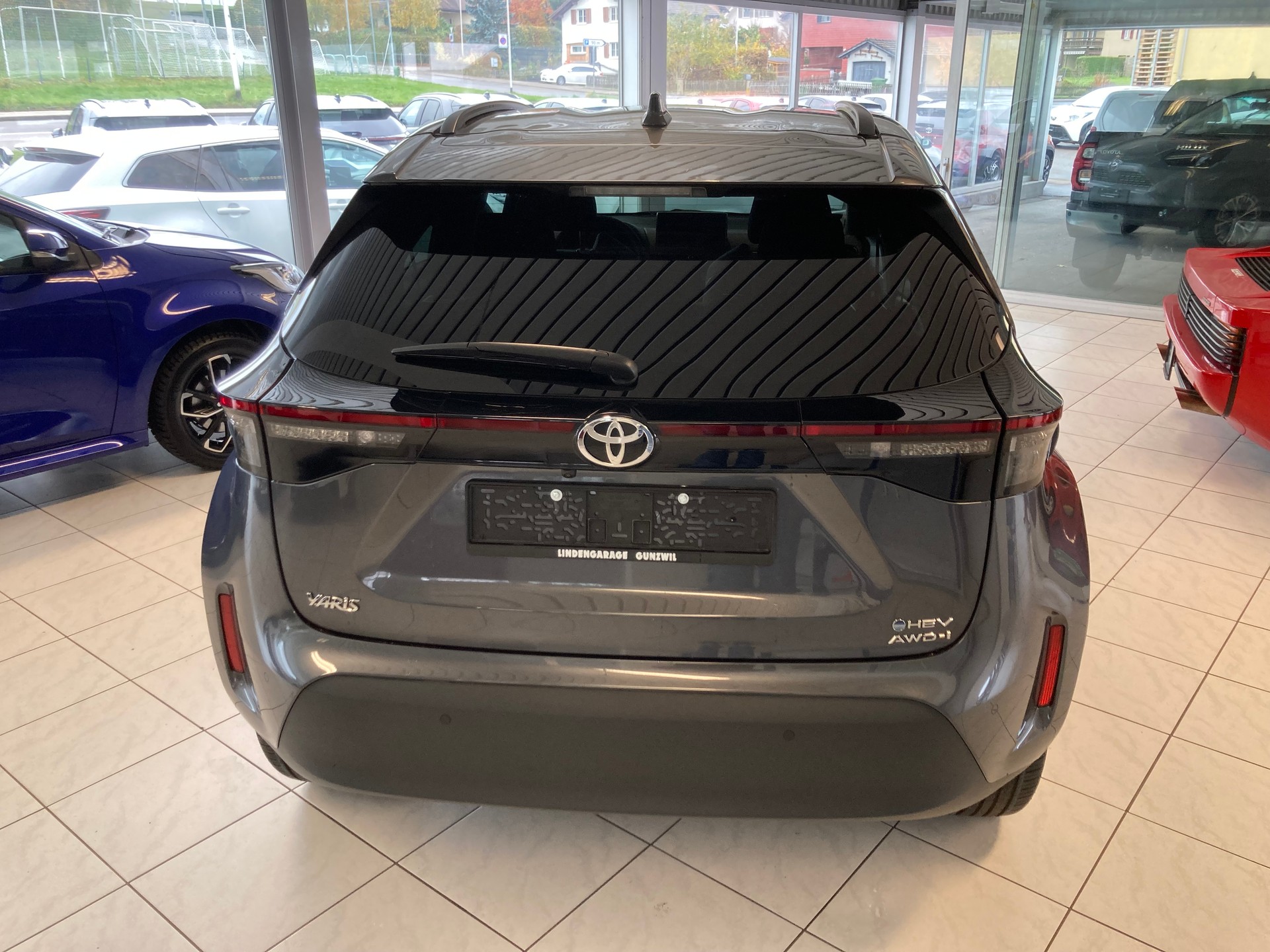TOYOTA Yaris Cross 1.5 Premium AWDi e-CVT-image-5