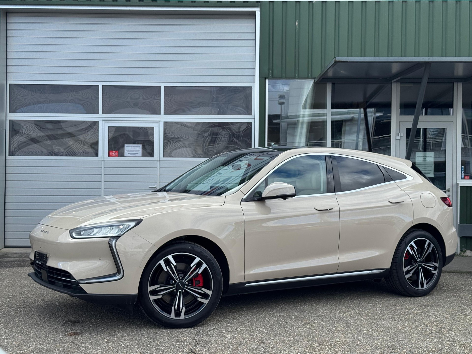 SERES 5 AWD