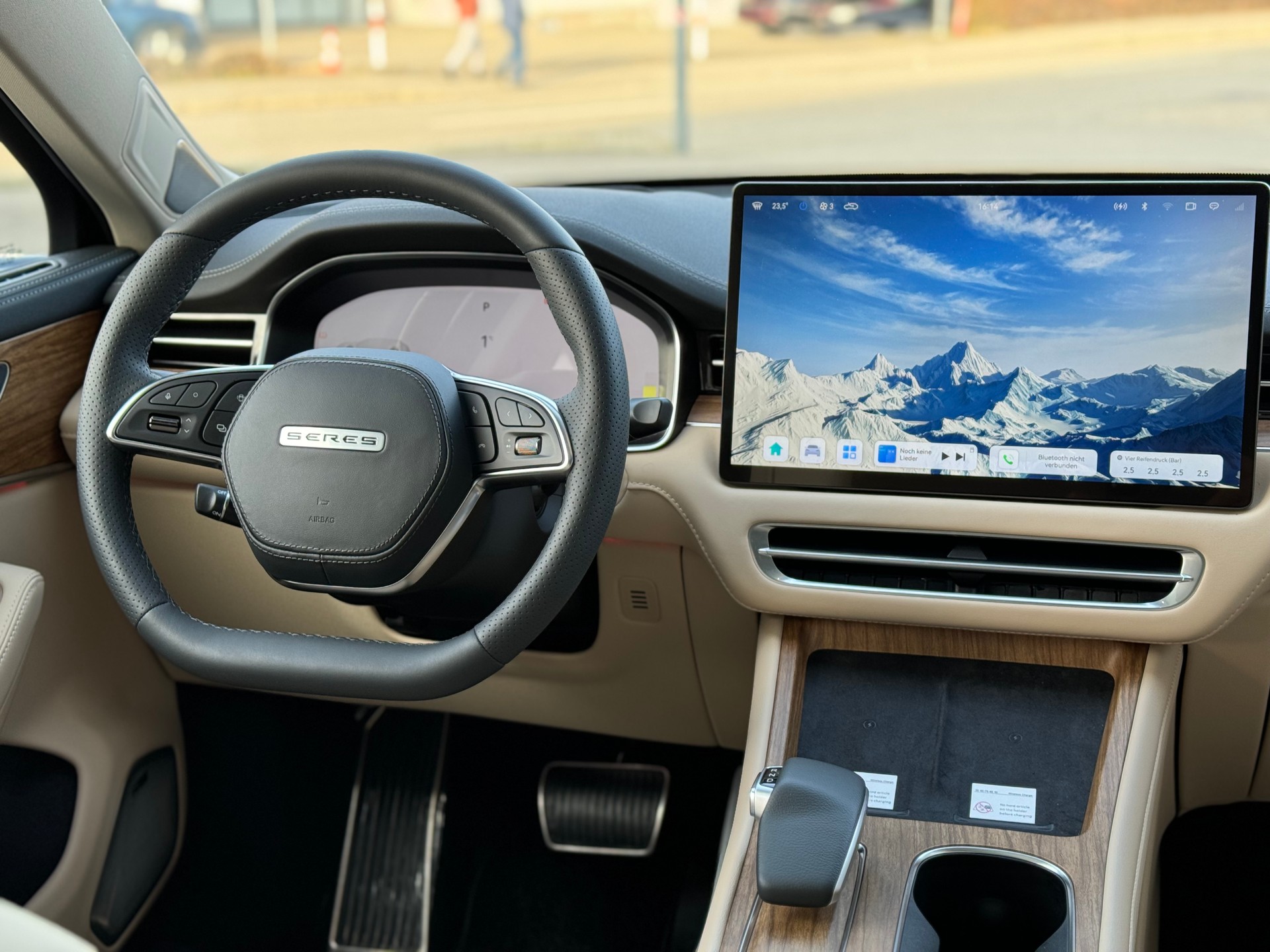 SERES 5 AWD-image-12