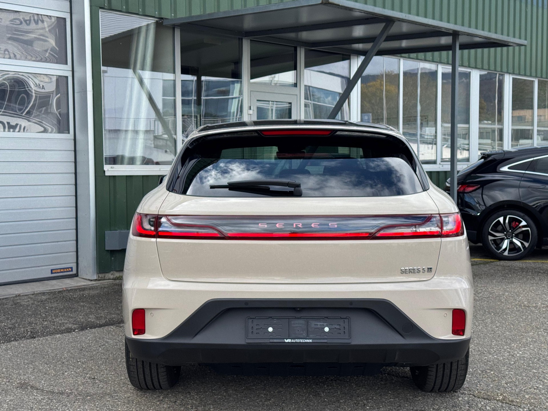 SERES 5 AWD-image-5