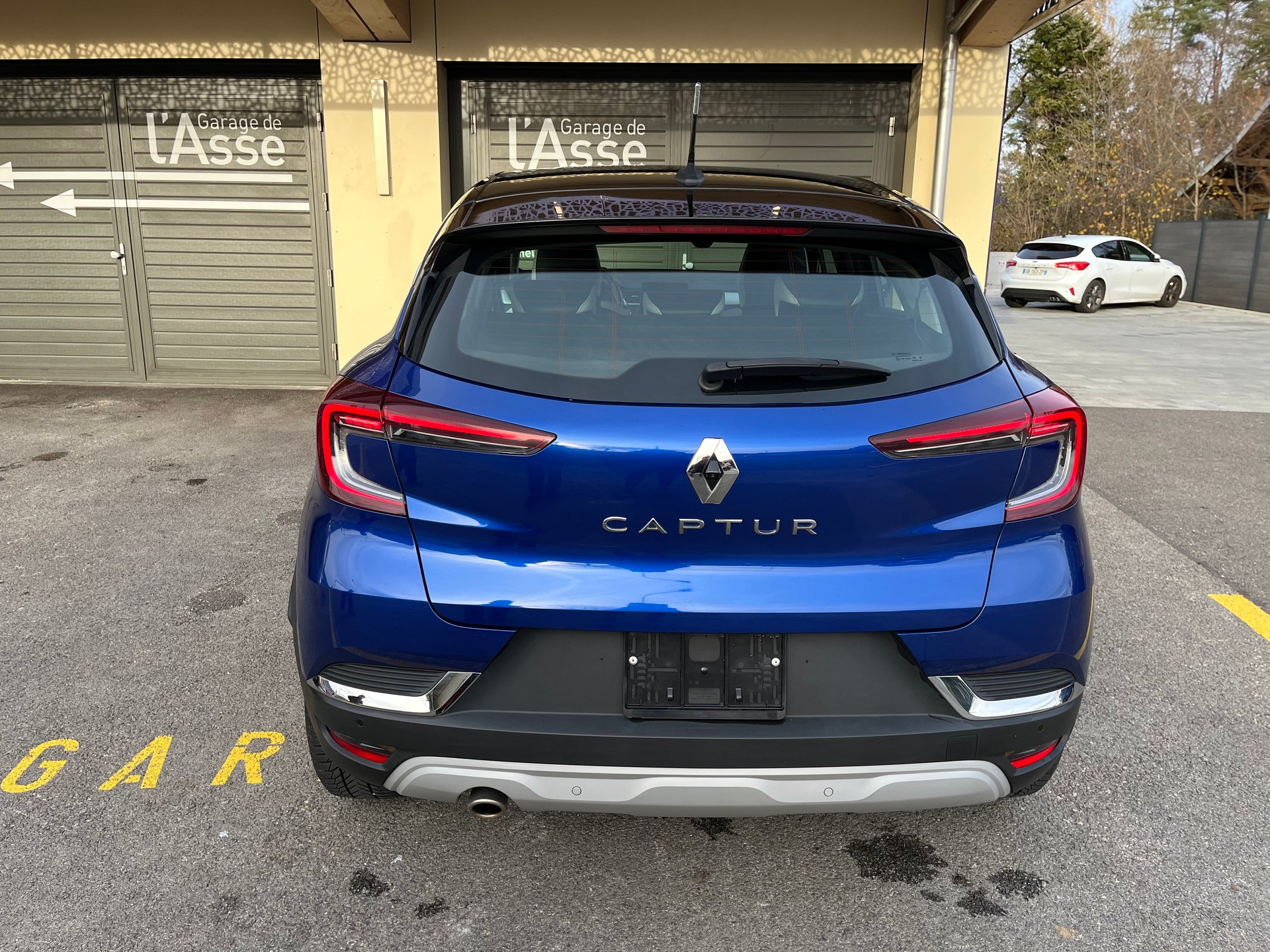 RENAULT CAPTUR-image-2