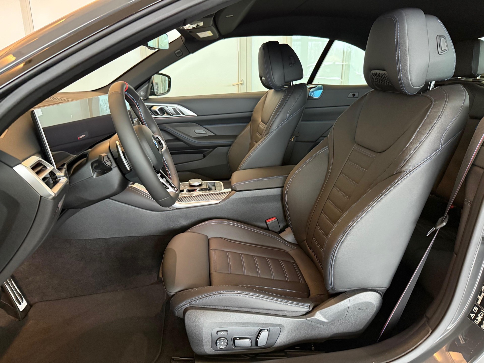 BMW M440i xDrive Cabrio-image-7