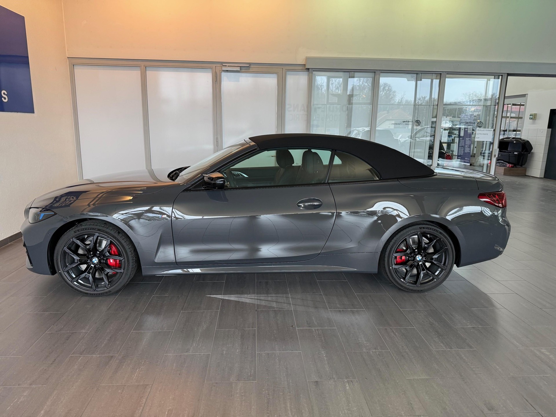 BMW M440i xDrive Cabrio-image-3