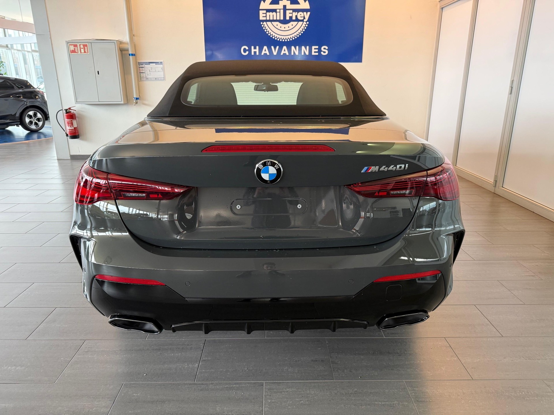 BMW M440i xDrive Cabrio-image-5