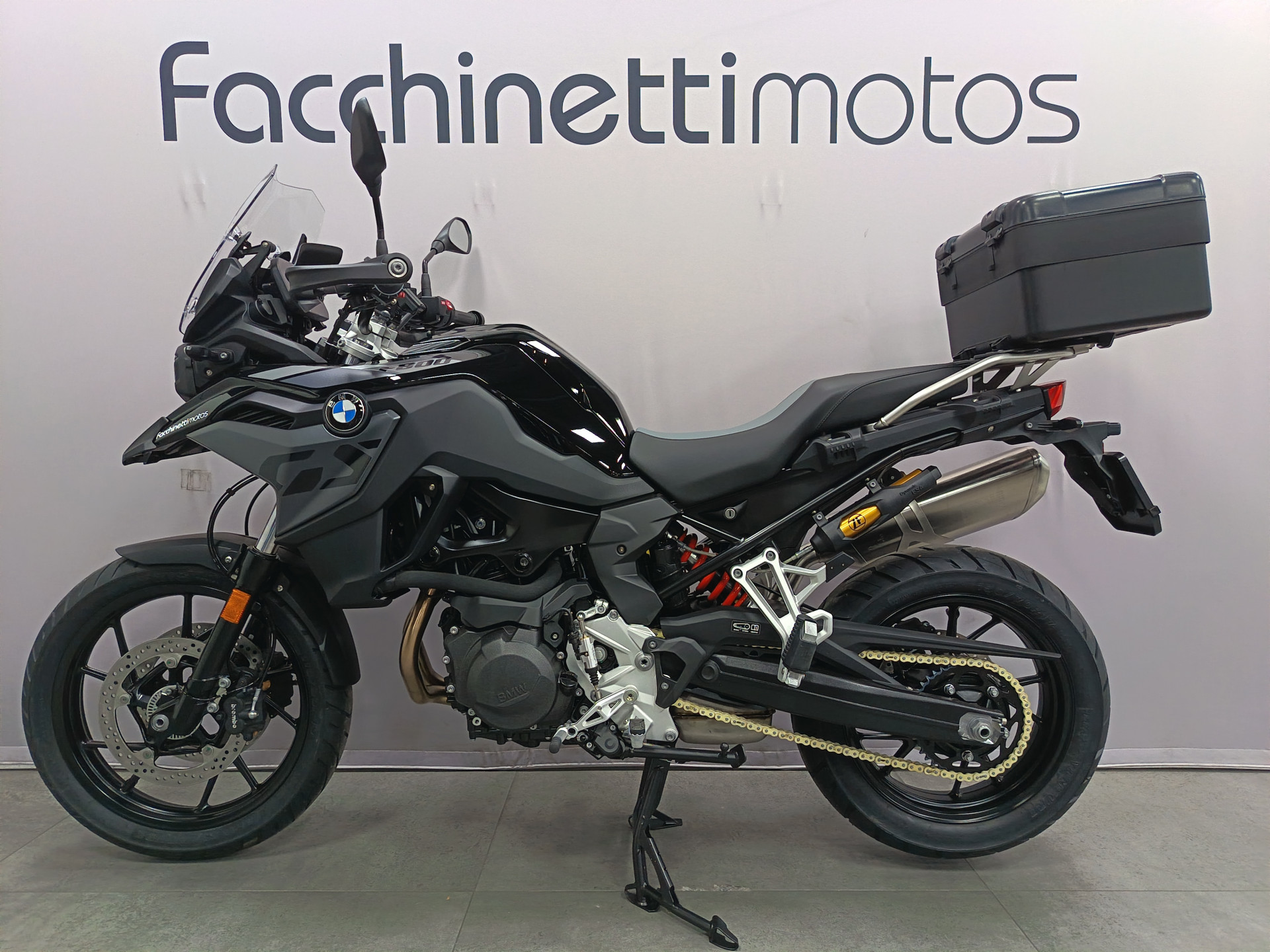BMW F 800 GS Triple Black *** Leasing 3.9% ***-showroom-element-3
