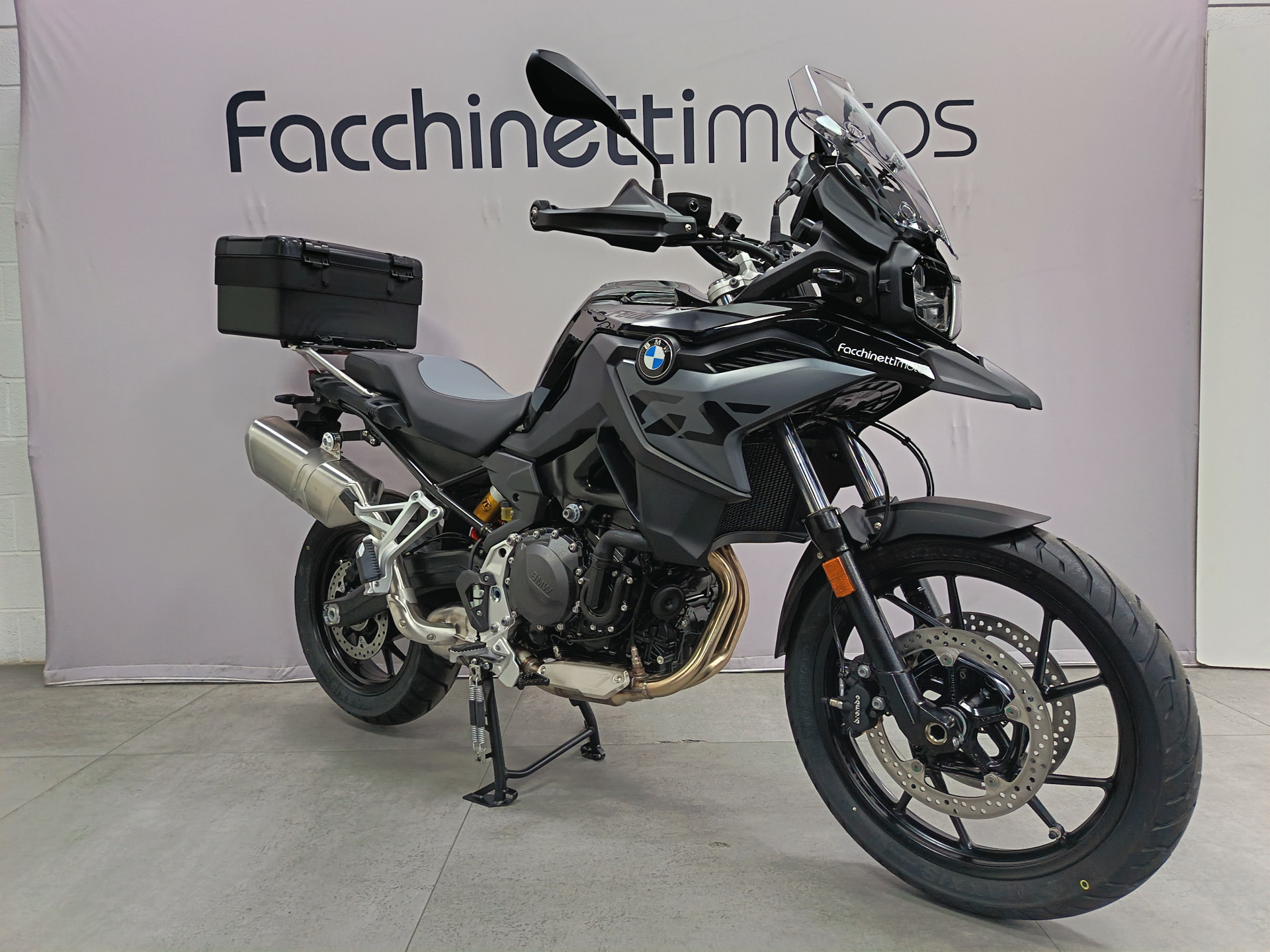 BMW F 800 GS Triple Black *** Leasing 3.9% ***-showroom-element-1