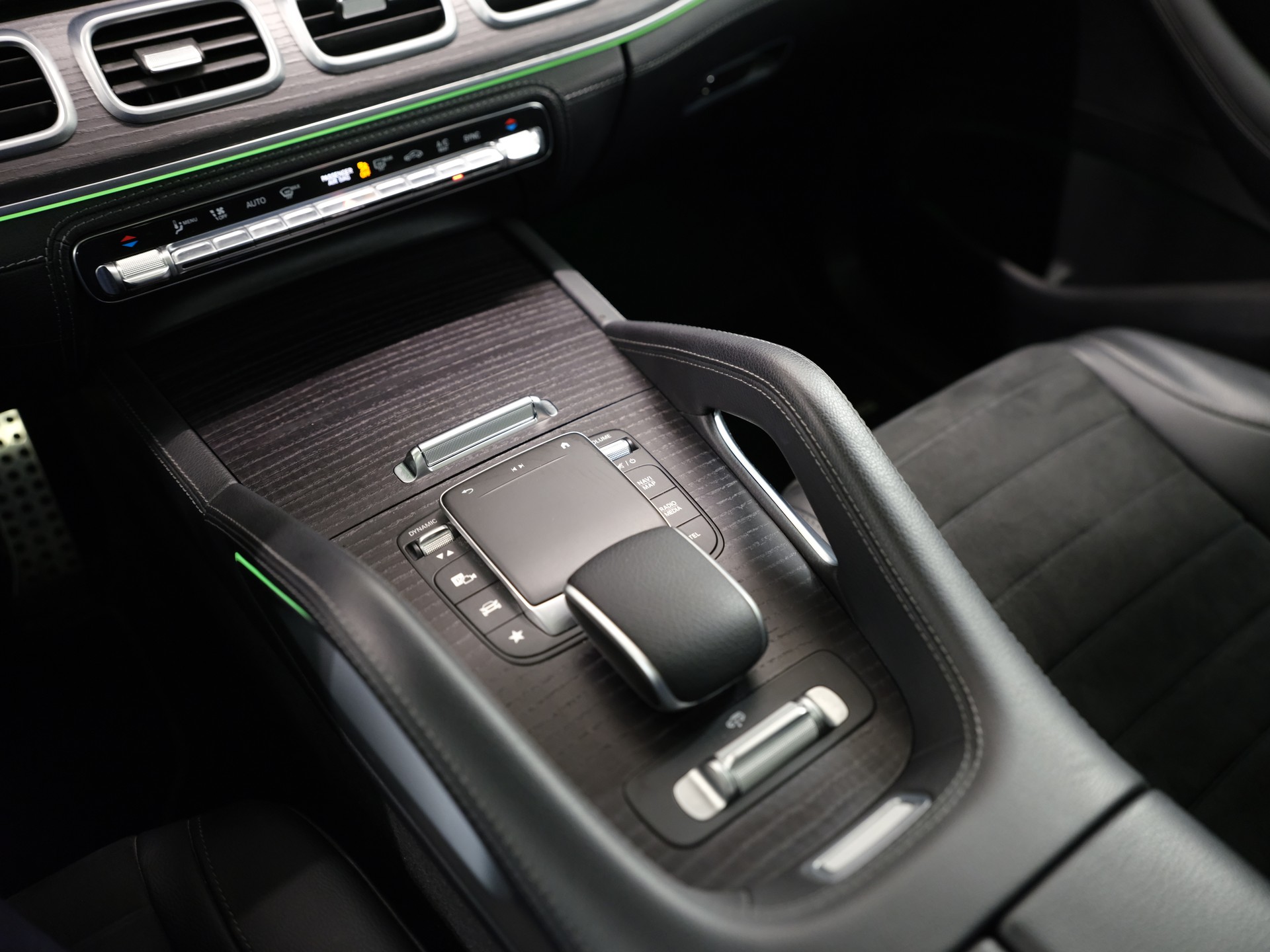 MERCEDES-BENZ GLE 300 d 4Matic AMG Line 9G-Tronic *Head-Up* *AMG Line Ausstattung* *Keyless-Go* *Memory-Paket*-image-16