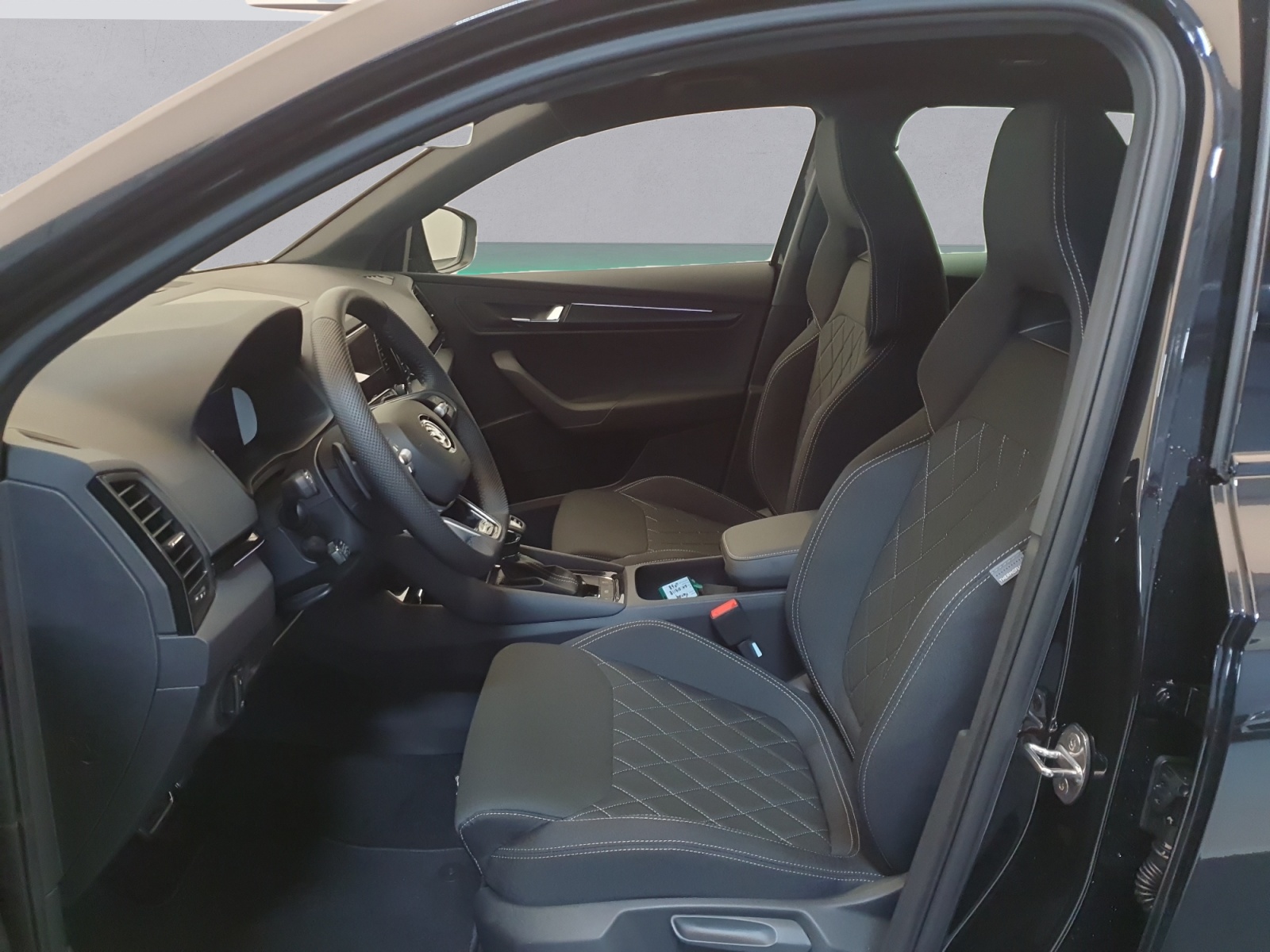 SKODA Karoq 2.0 TSI SportLine 4x4 DSG-image-8