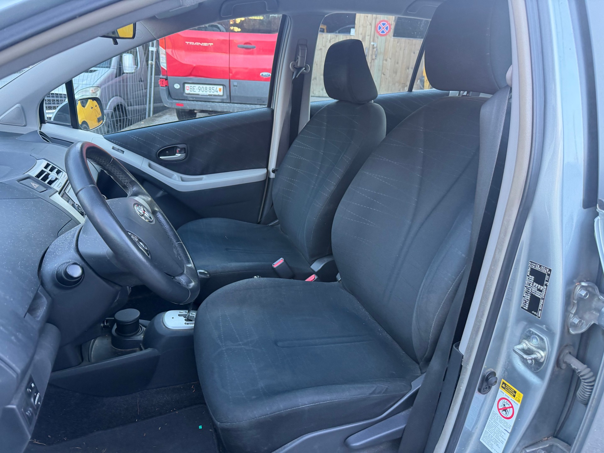 TOYOTA Yaris 1.3 City-image-5