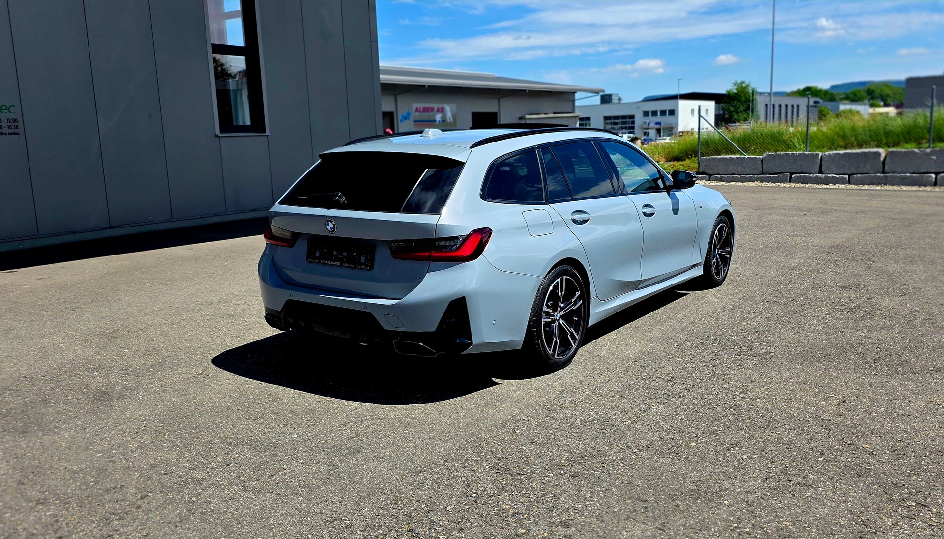 BMW M340i xDrive 48V Touring Steptronic *FACELIFT*EL. PANORAMA*DISTRONIC*BROOKLYN GRAU*ANHÄNGERKUPPLUNG*-image-2