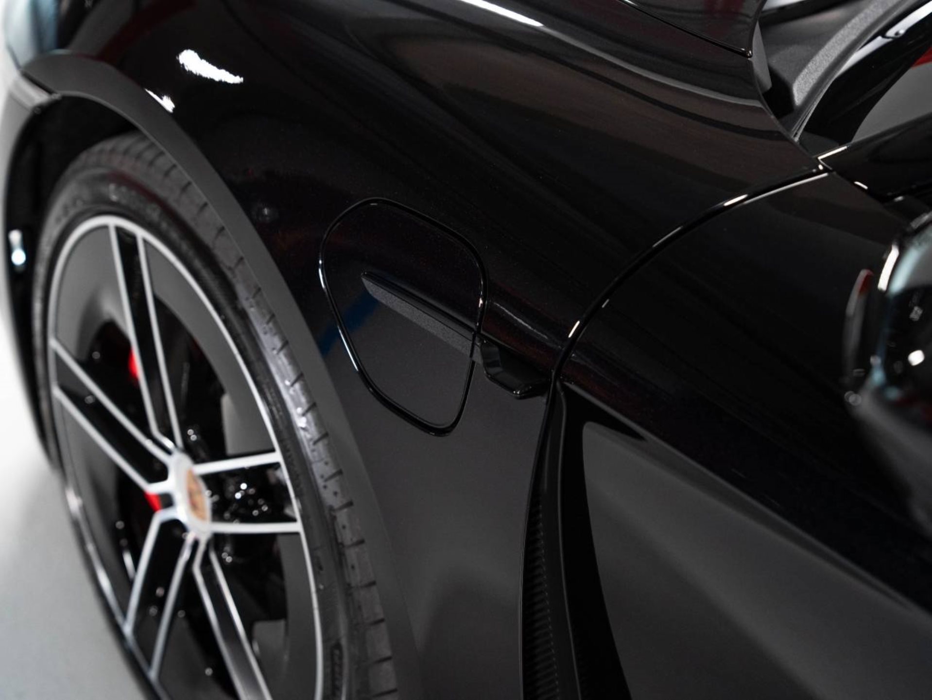 PORSCHE Taycan GTS Sport Turismo-image-25