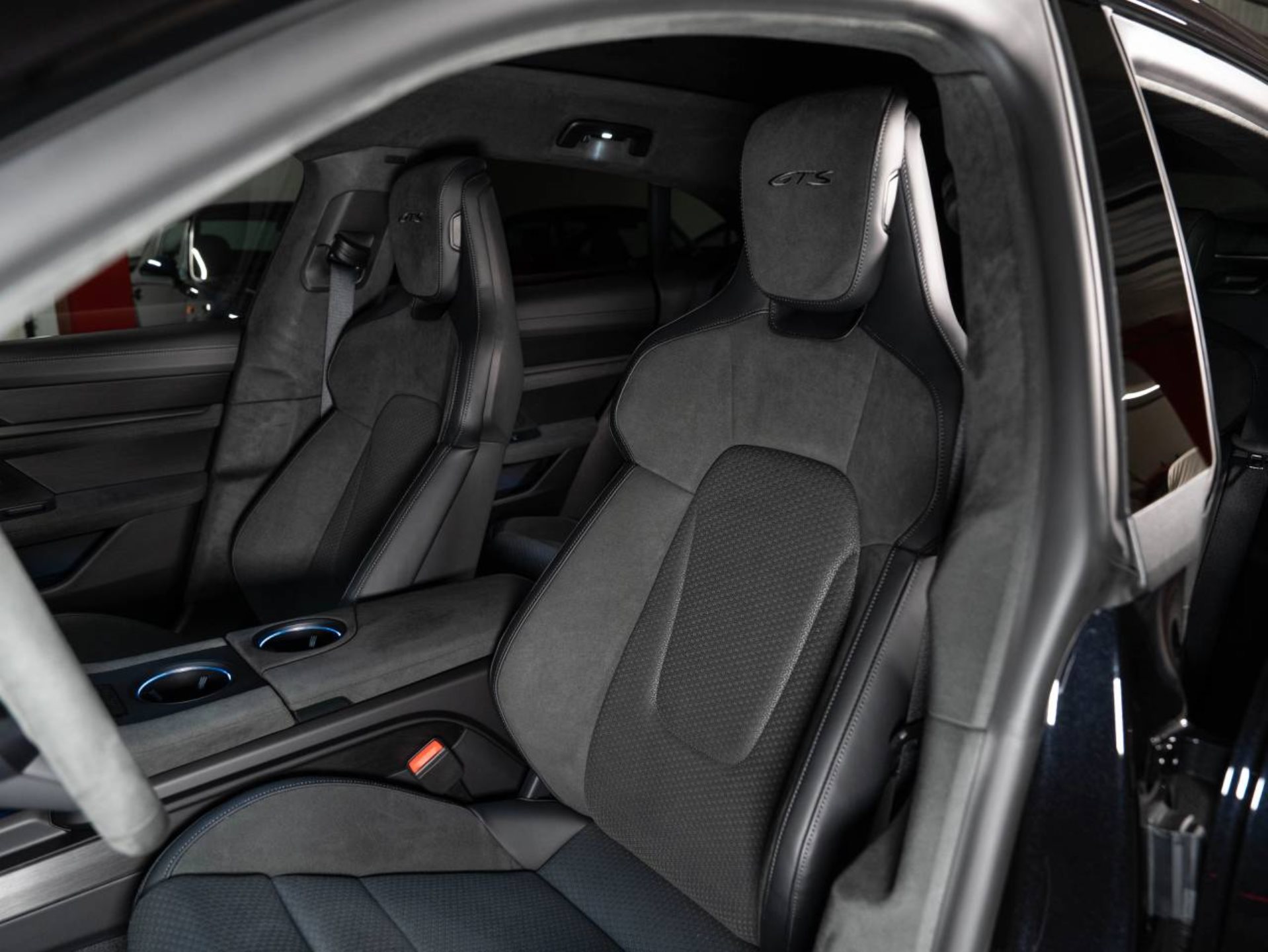 PORSCHE Taycan GTS Sport Turismo-image-4