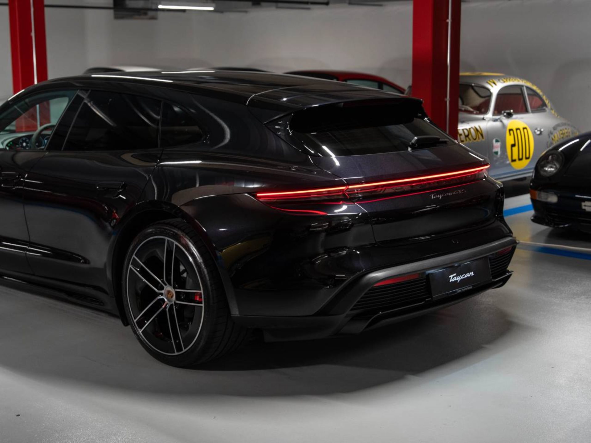 PORSCHE Taycan GTS Sport Turismo-image-26