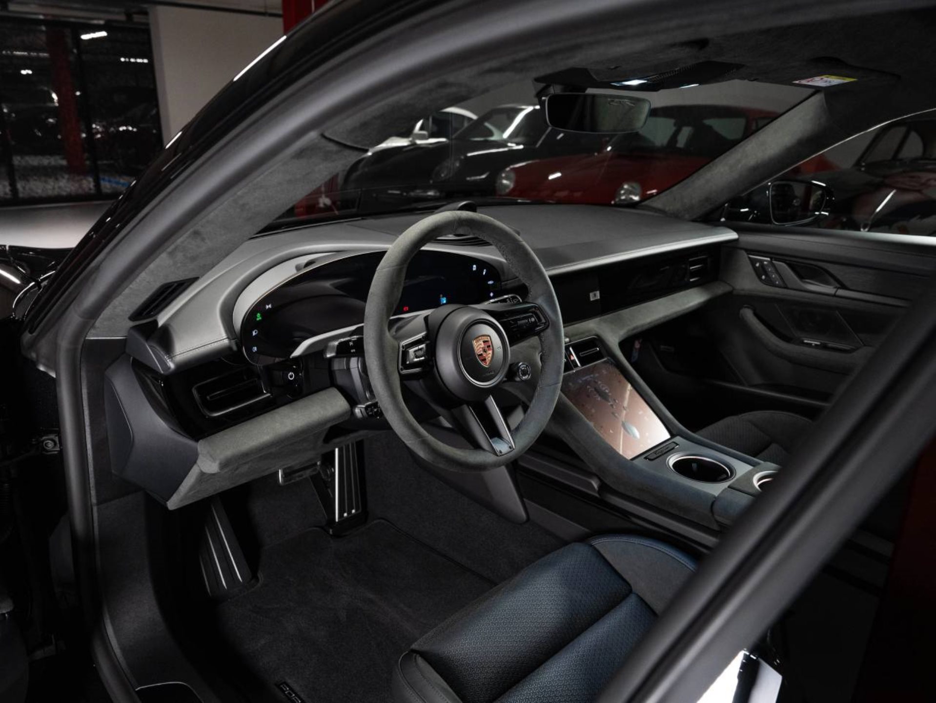 PORSCHE Taycan GTS Sport Turismo-image-3
