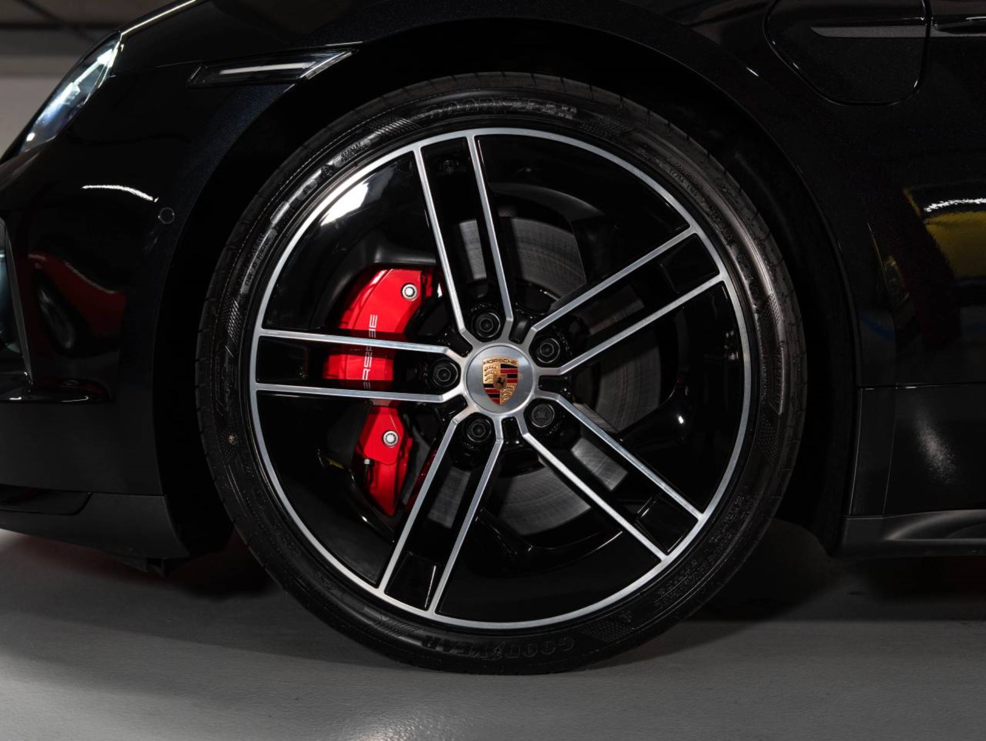 PORSCHE Taycan GTS Sport Turismo-image-23