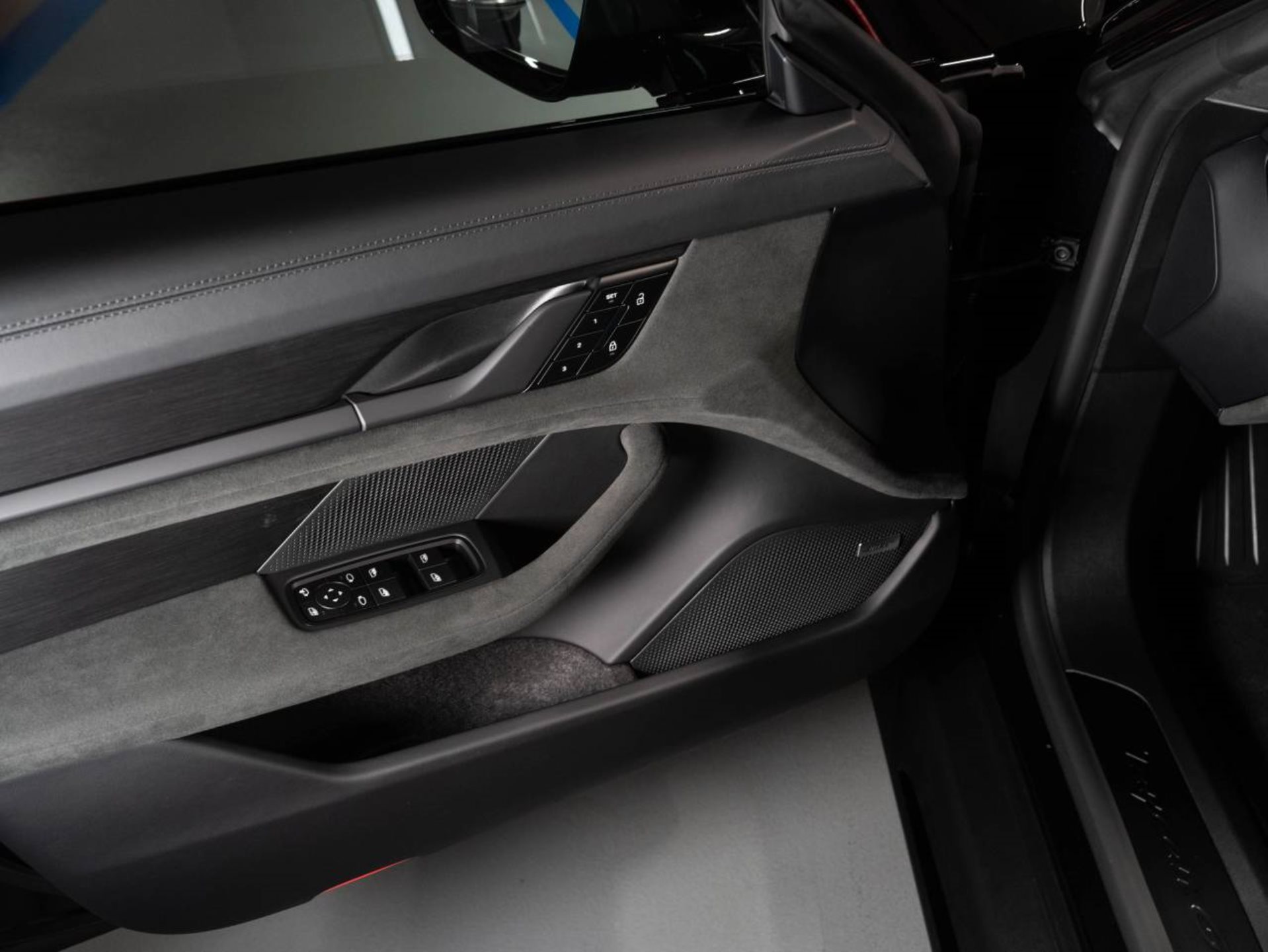 PORSCHE Taycan GTS Sport Turismo-image-18