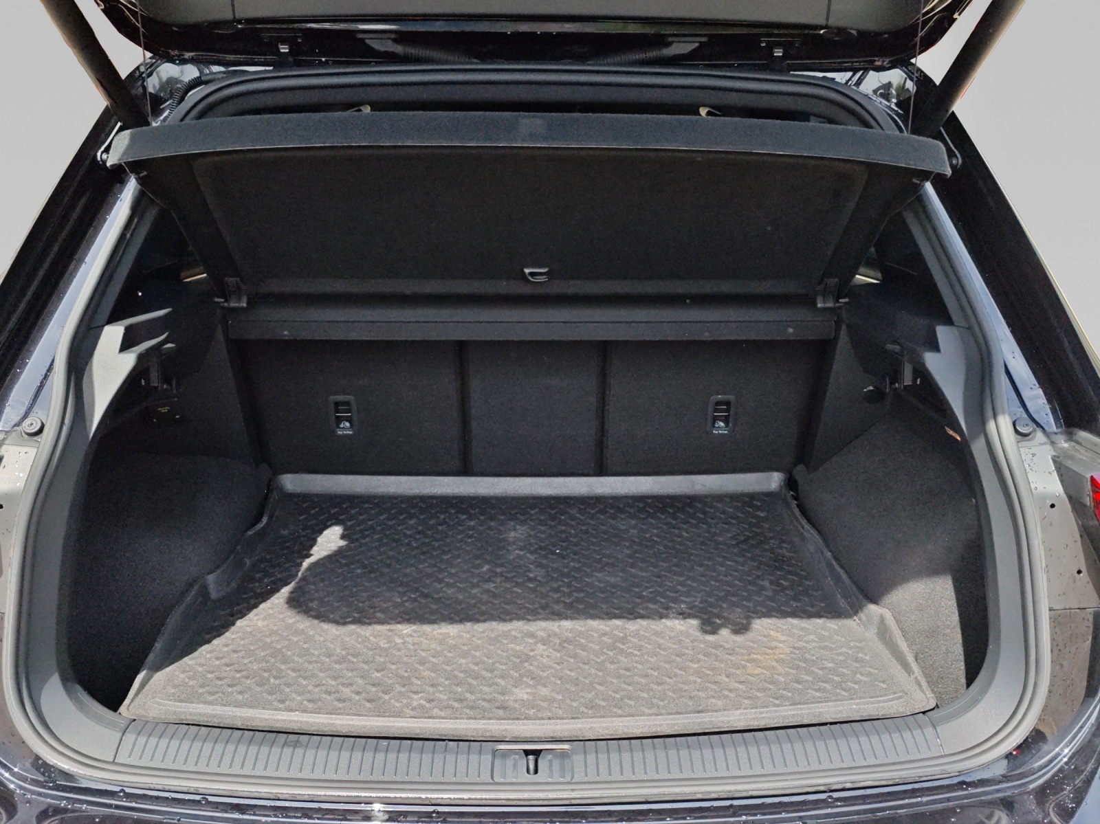 VW Tiguan 2.0 TDI SCR R-Line 4Motion DSG-image-11