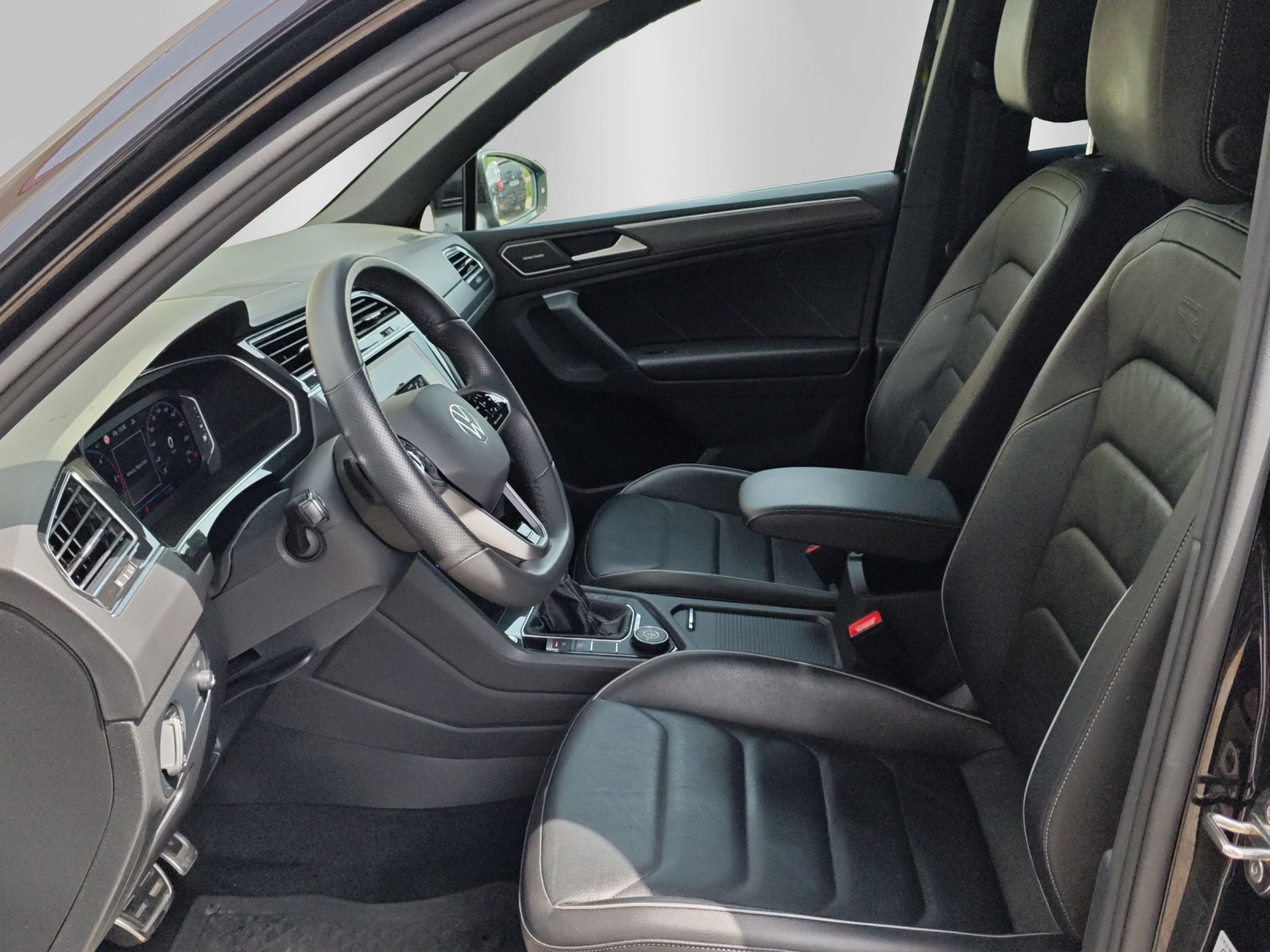 VW Tiguan 2.0 TDI SCR R-Line 4Motion DSG-image-8