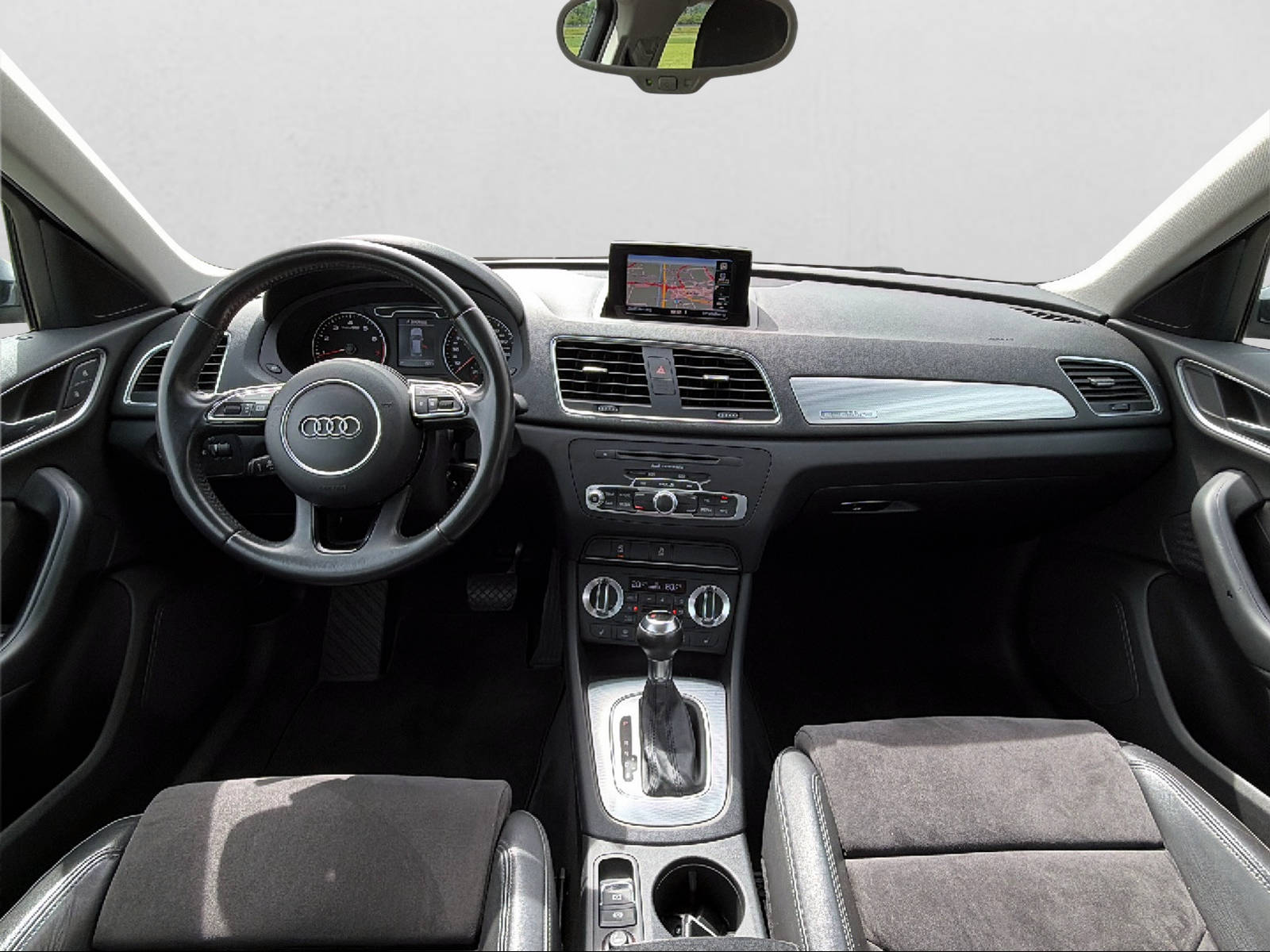 AUDI Q3 2.0 TFSI quattro S-tronic-image-12