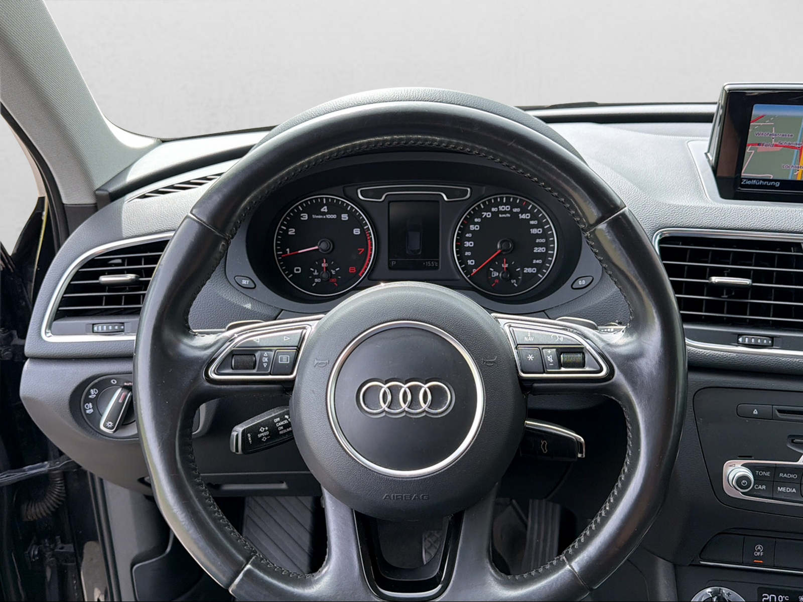 AUDI Q3 2.0 TFSI quattro S-tronic-image-11