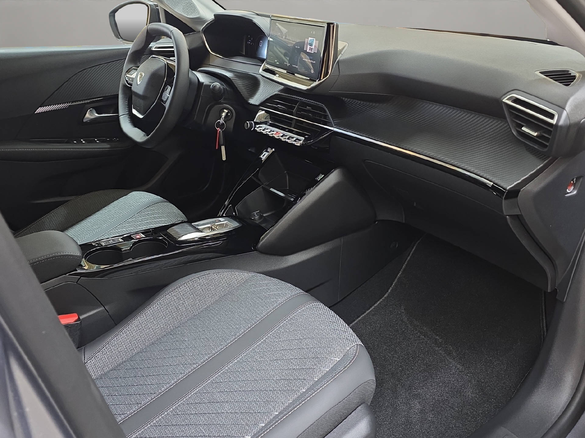 PEUGEOT 208 1.2 Hybrid Allure-image-9