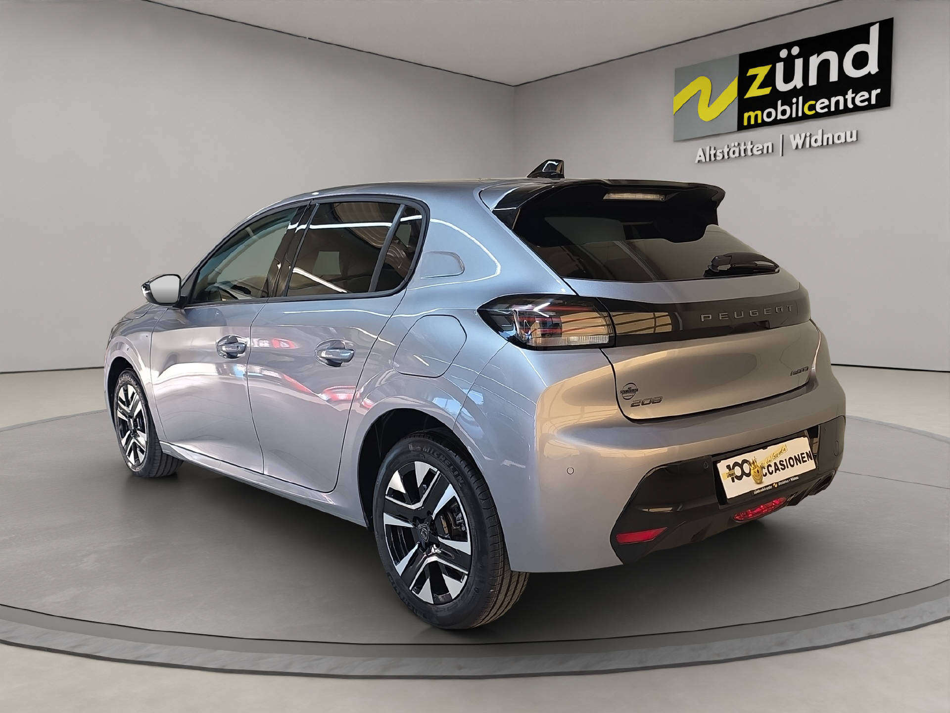 PEUGEOT 208 1.2 Hybrid Allure-image-2