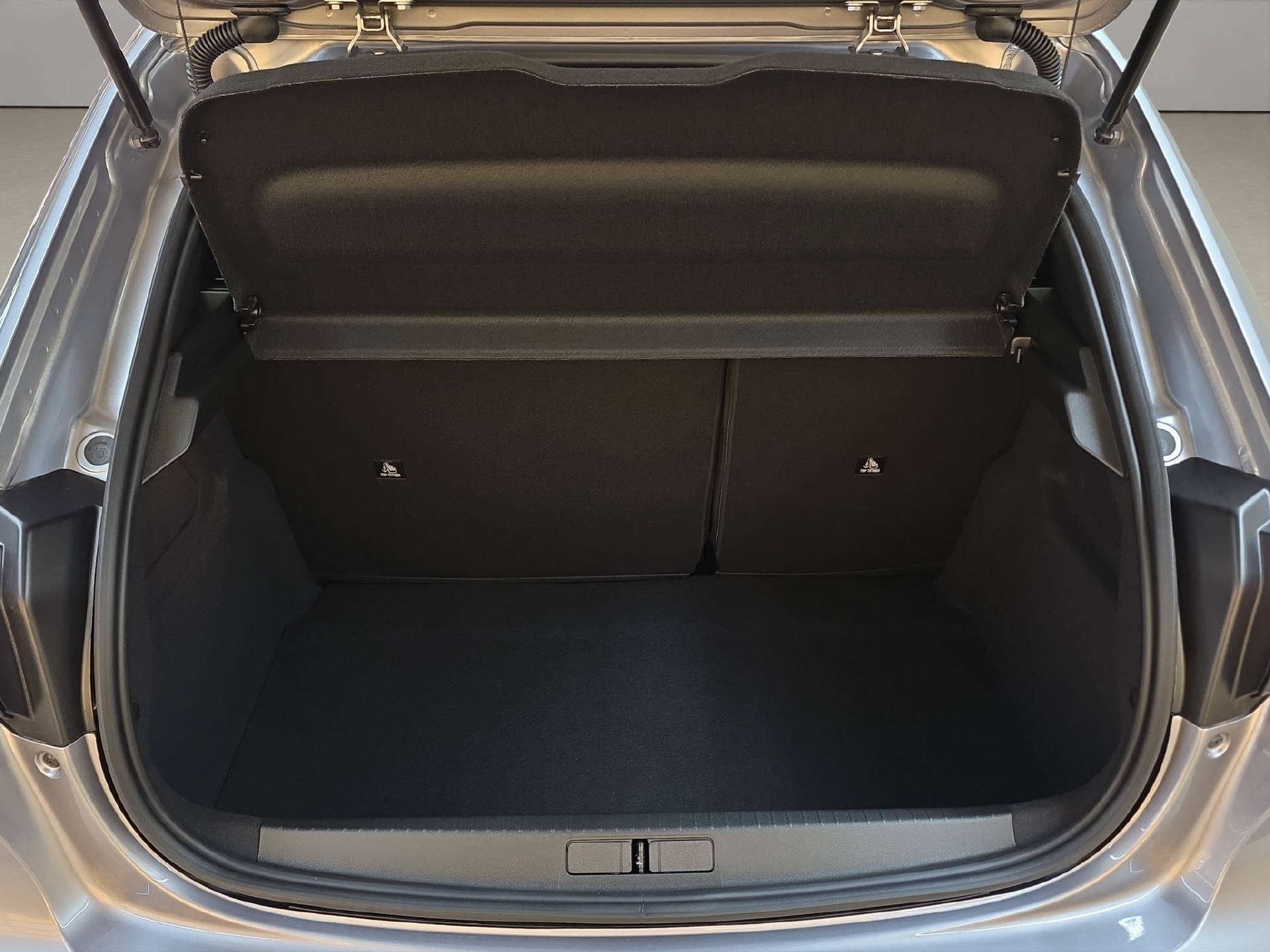 PEUGEOT 208 1.2 Hybrid Allure-image-10