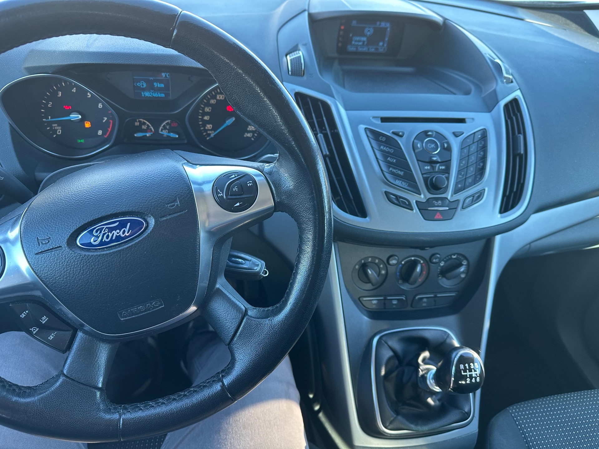 FORD C-Max 1.0 SCTi Titanium-image-10