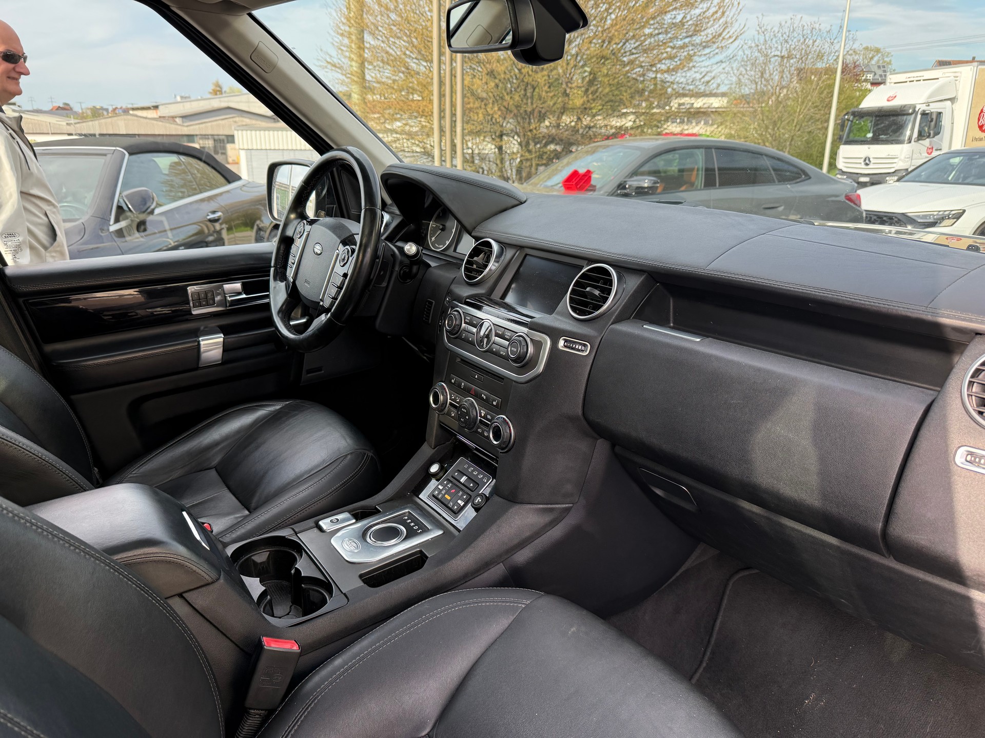 LAND ROVER Discovery 3.0 SDV6 HSE Automatic-image-14
