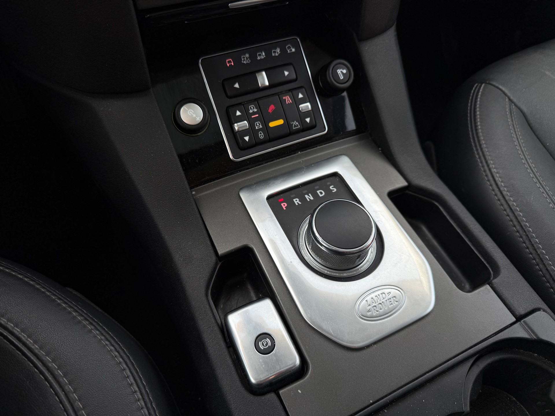 LAND ROVER Discovery 3.0 SDV6 HSE Automatic-image-17