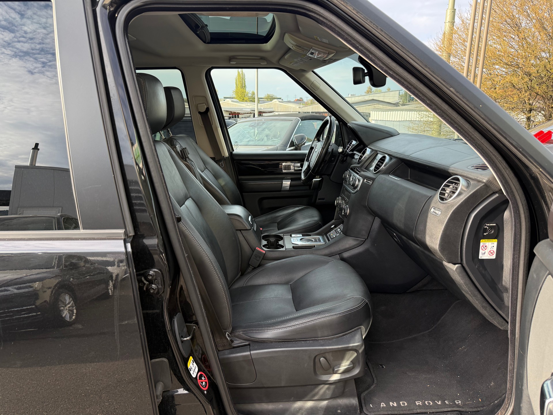 LAND ROVER Discovery 3.0 SDV6 HSE Automatic-image-13