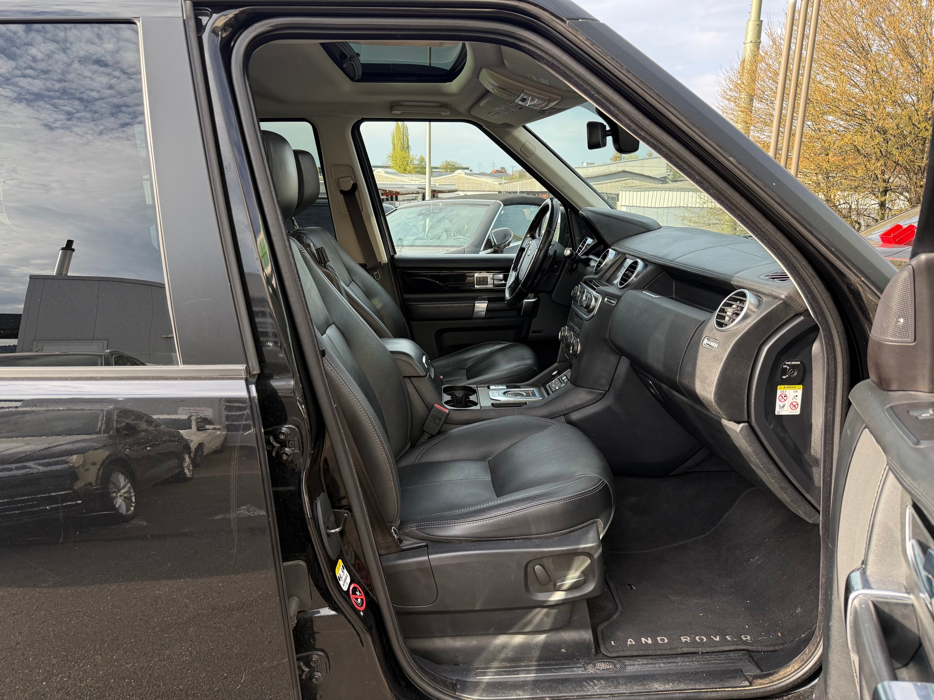 LAND ROVER Discovery 3.0 SDV6 HSE Automatic-image-12