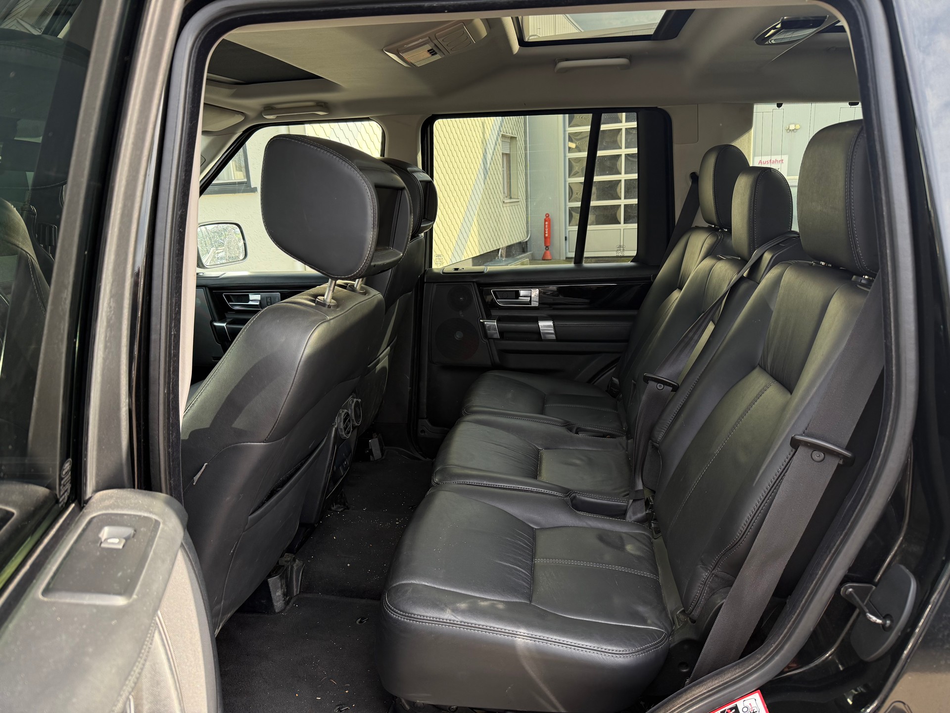 LAND ROVER Discovery 3.0 SDV6 HSE Automatic-image-6