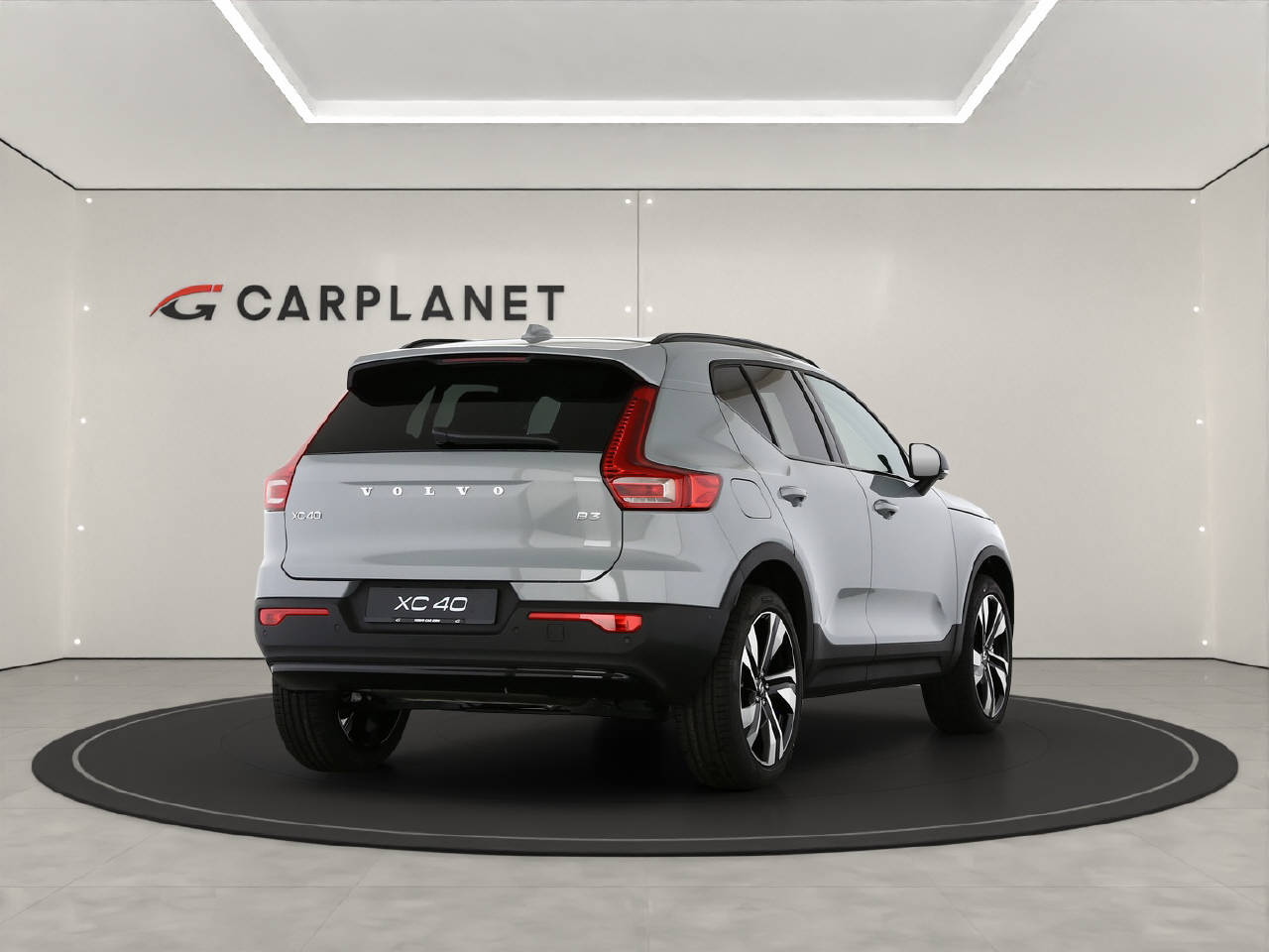 VOLVO XC40 2.0 B3 MH Plus Dark-image-2